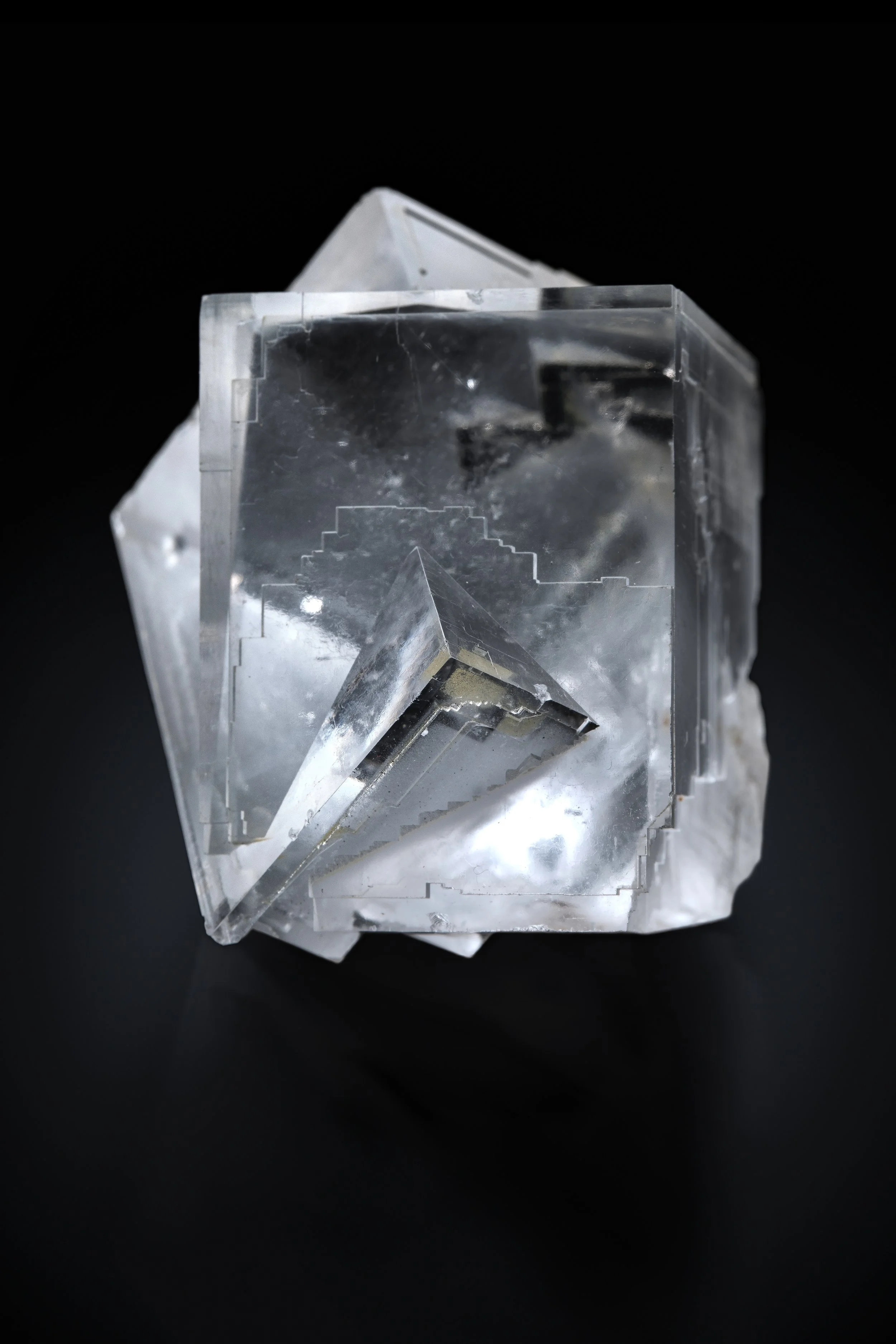 Fluorite Twin 7 cm  
Xinghualing Mine, Hunan, China