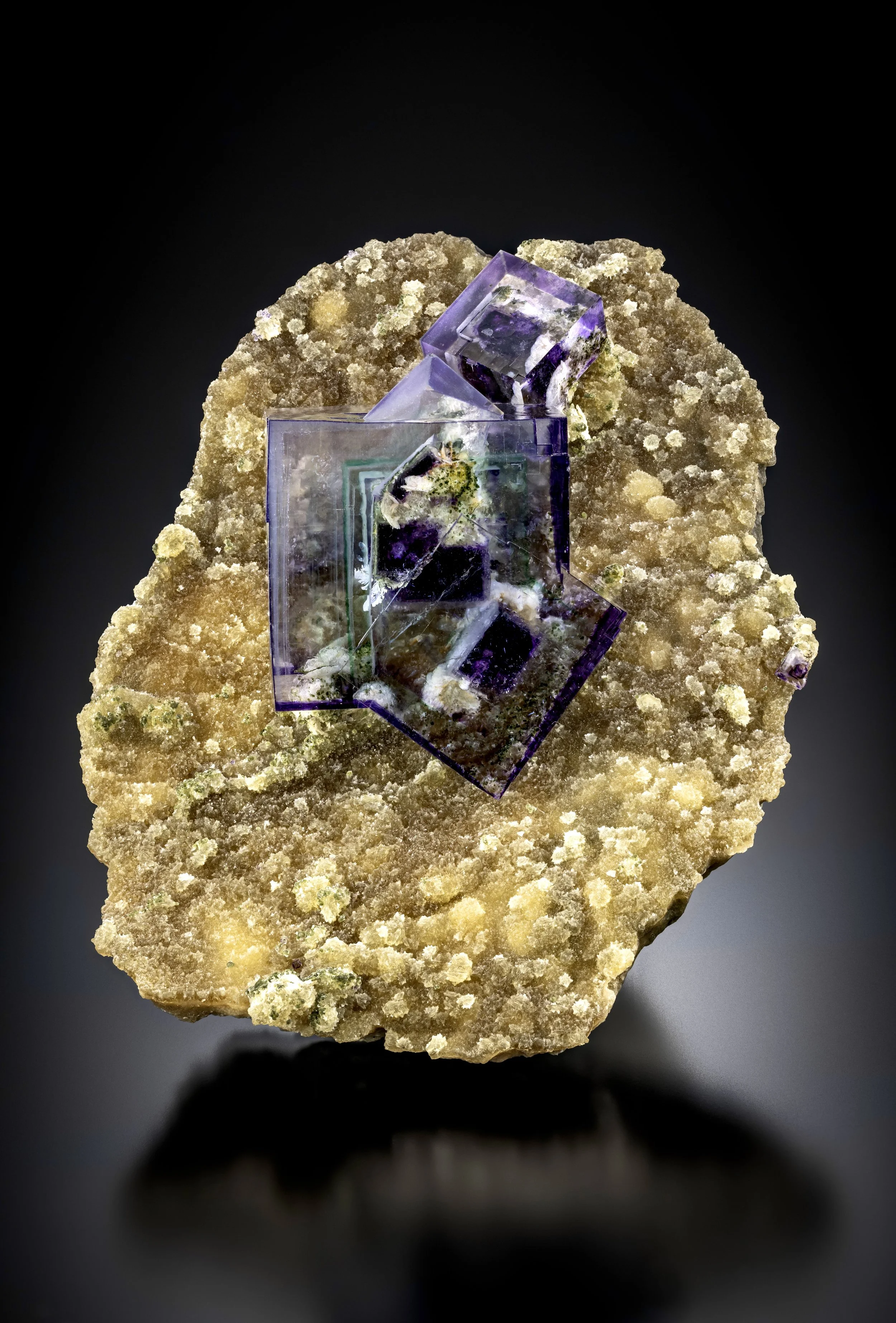 Fluorite 8 cm  
Yaogangxian Mine, Hunan, China 