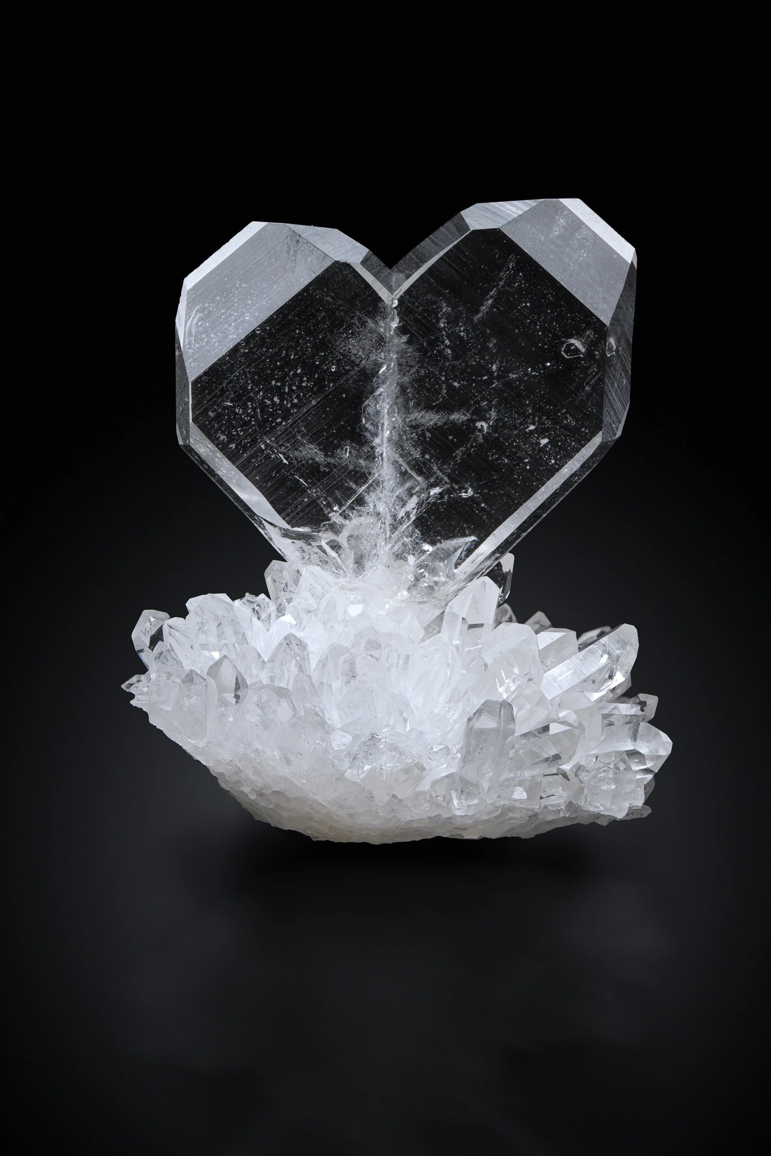 Japan Law Twin Quartz 6 cm  
Gunyahang Quartz Mine, Nepal