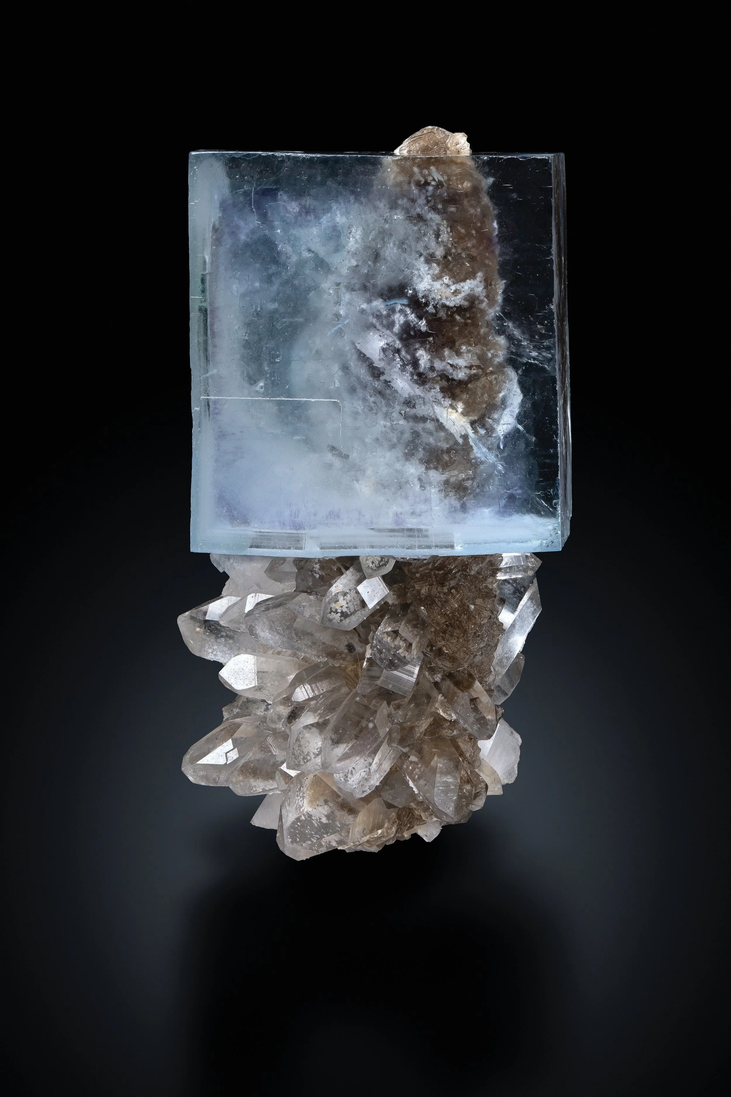Fluorite 8 cm  
Yaogangxian Mine, Hunan, China 