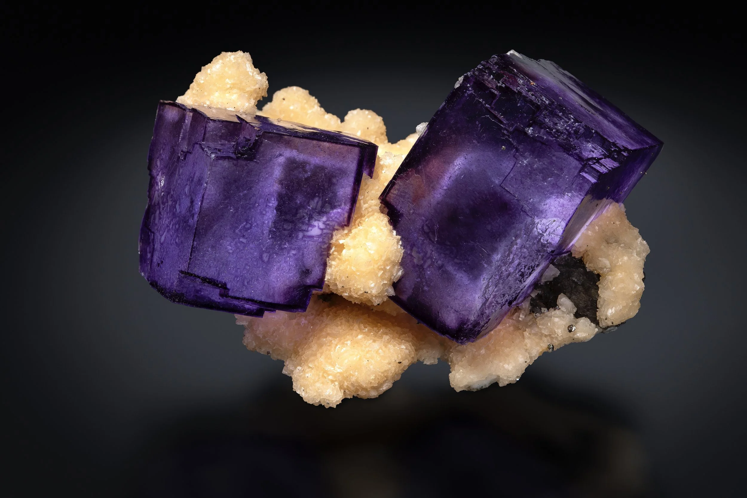 Fluorite 6 cm  
Yaogangxian Mine, Hunan, China 