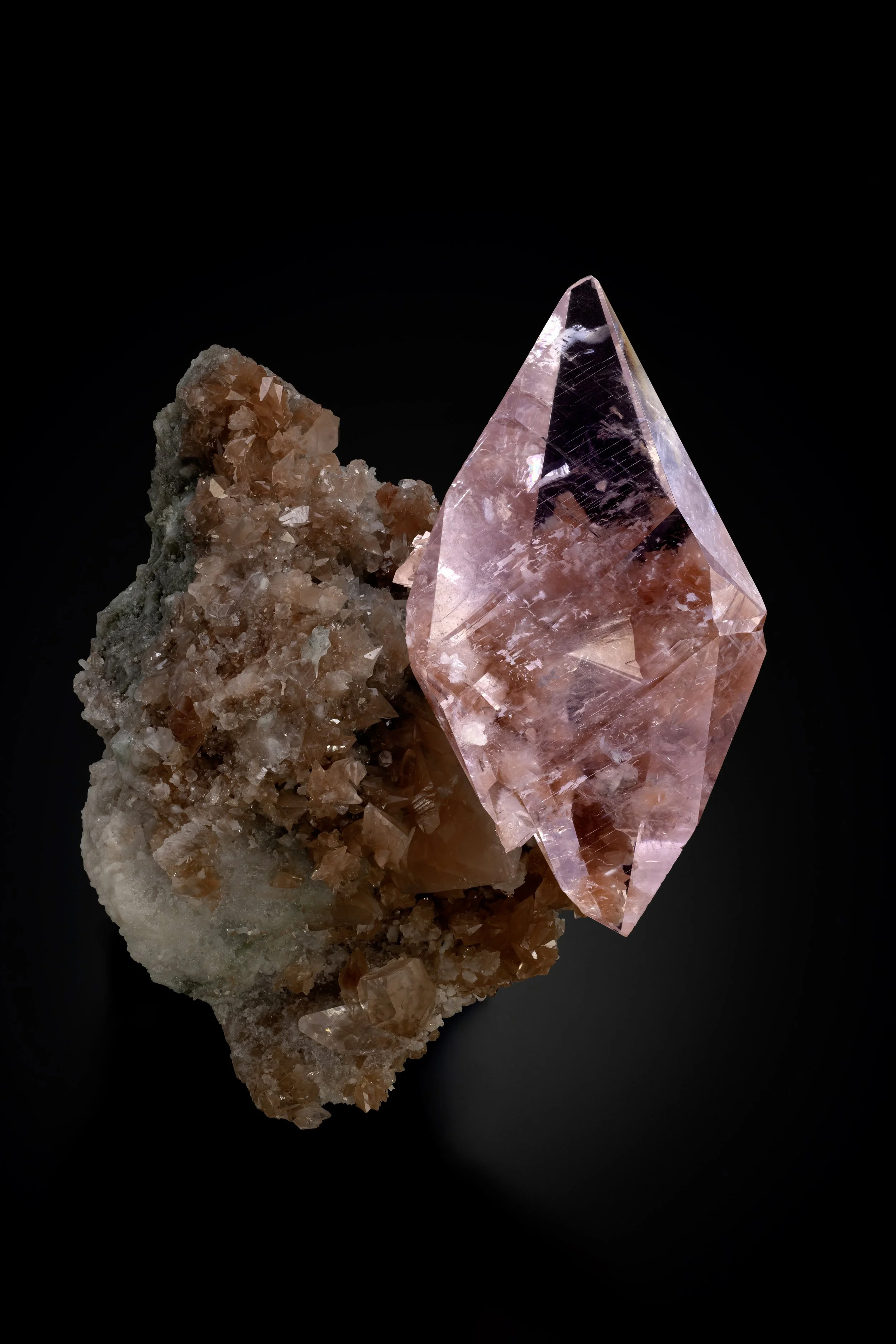 Manganoan Calcite 7 cm  
Fenglishan Mine, Daye County, China