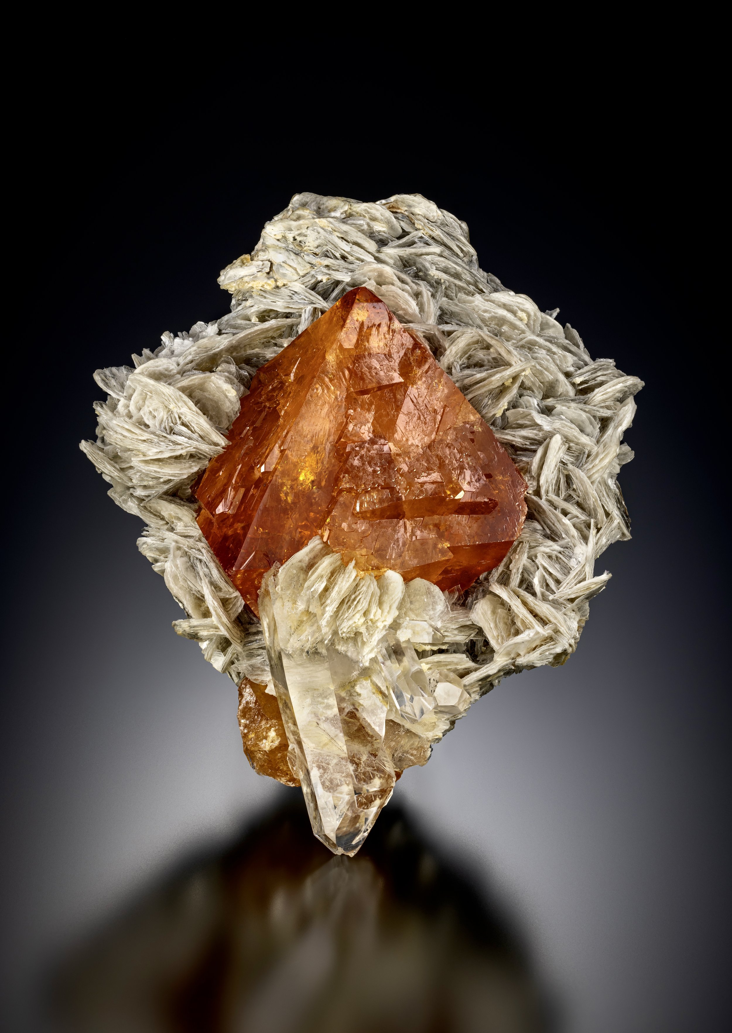 Scheelite, Quartz & Muscovite 8 cm  
Pingwu Mine, Mount Little Xuebaoding, China