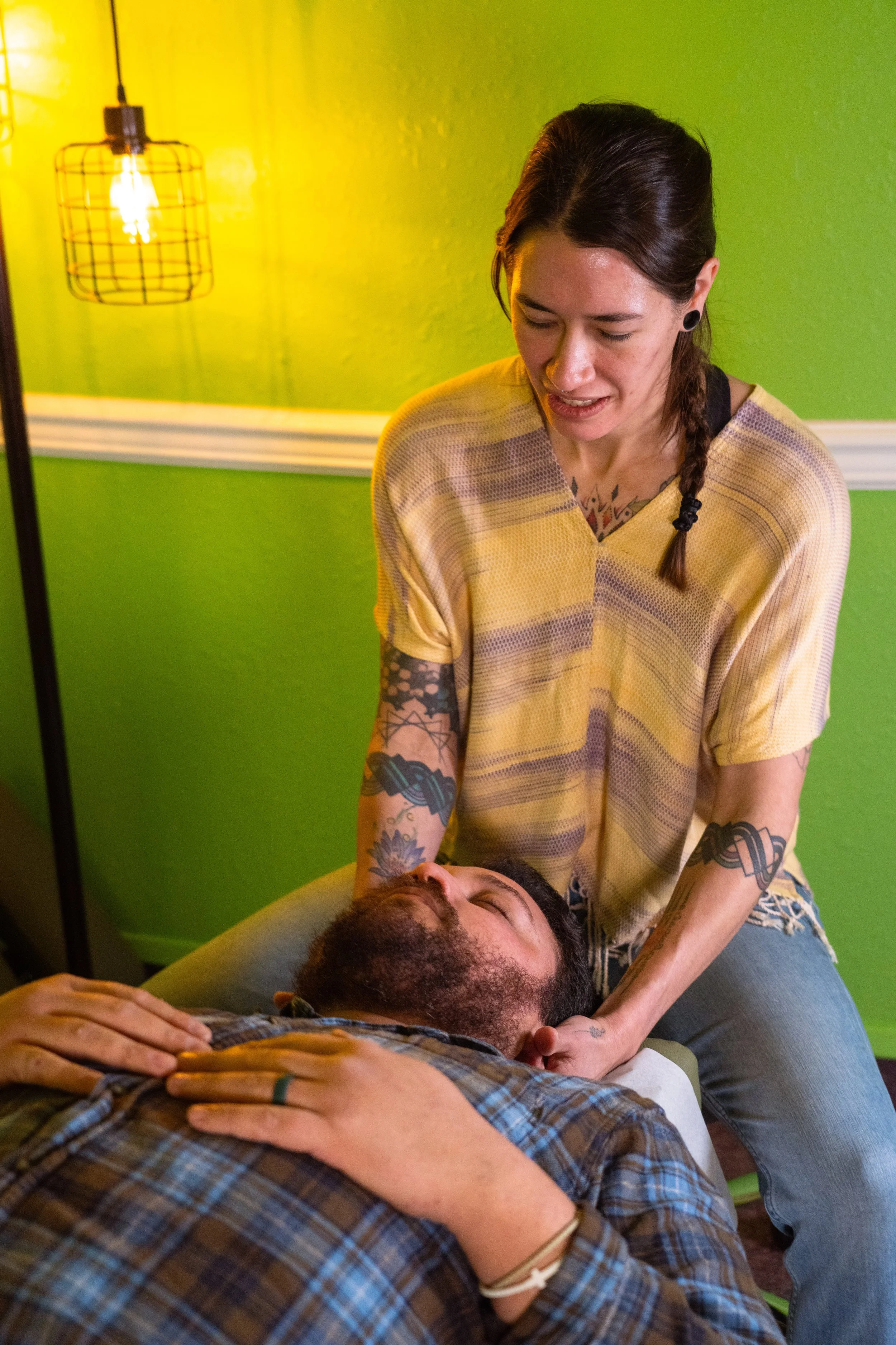 Dr. Lacy adjusting a man - Vancouver, WA