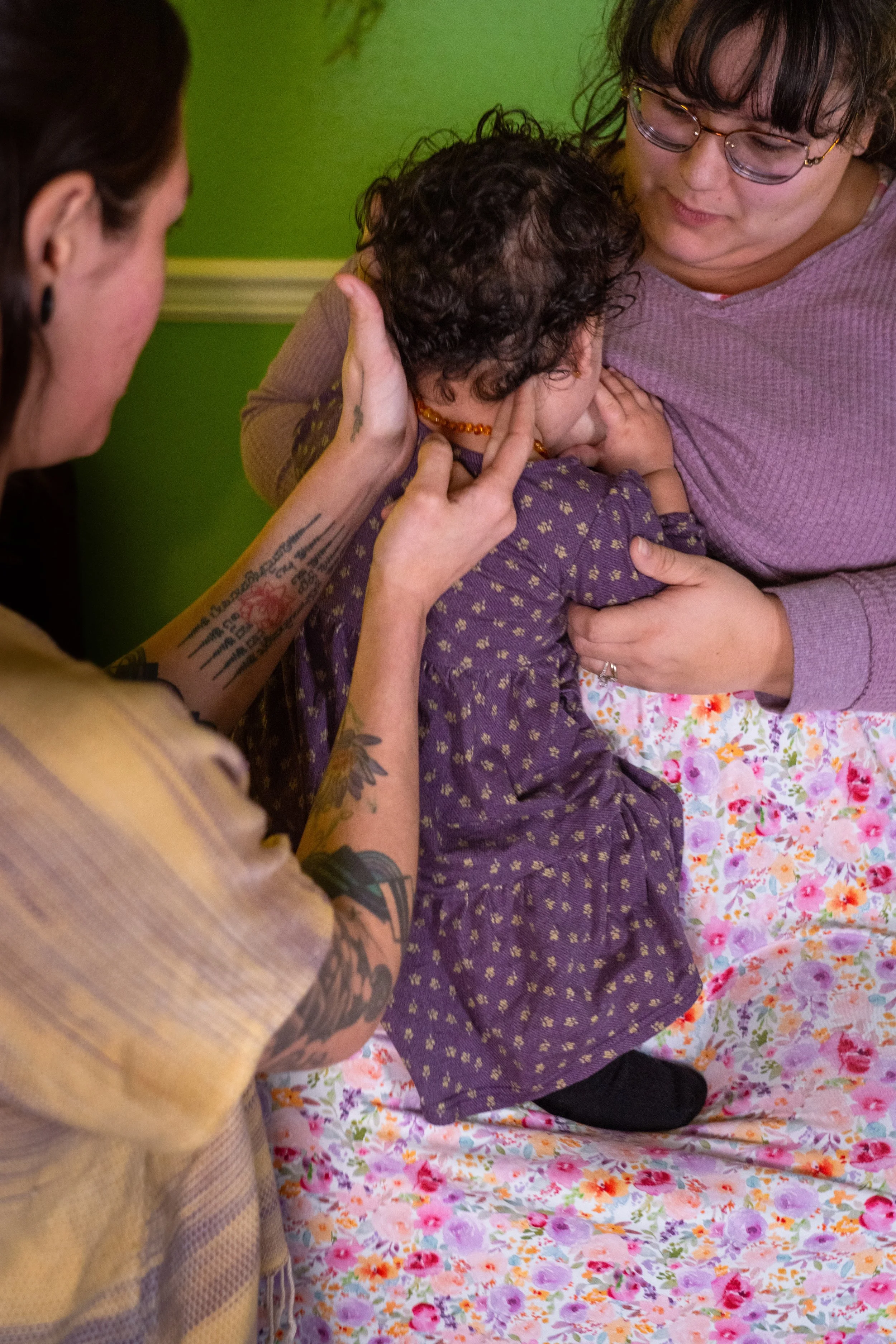 Dr. Lacy adjusting a toddler - Vancouver, WA
