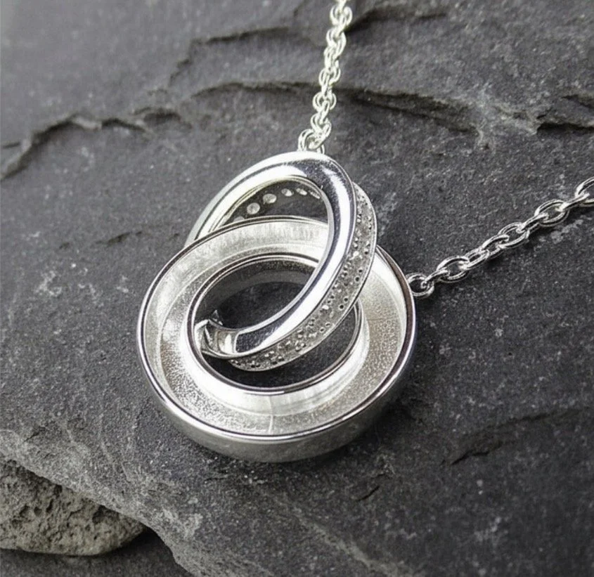 Elegant Intertwining Circle Necklace with CZ