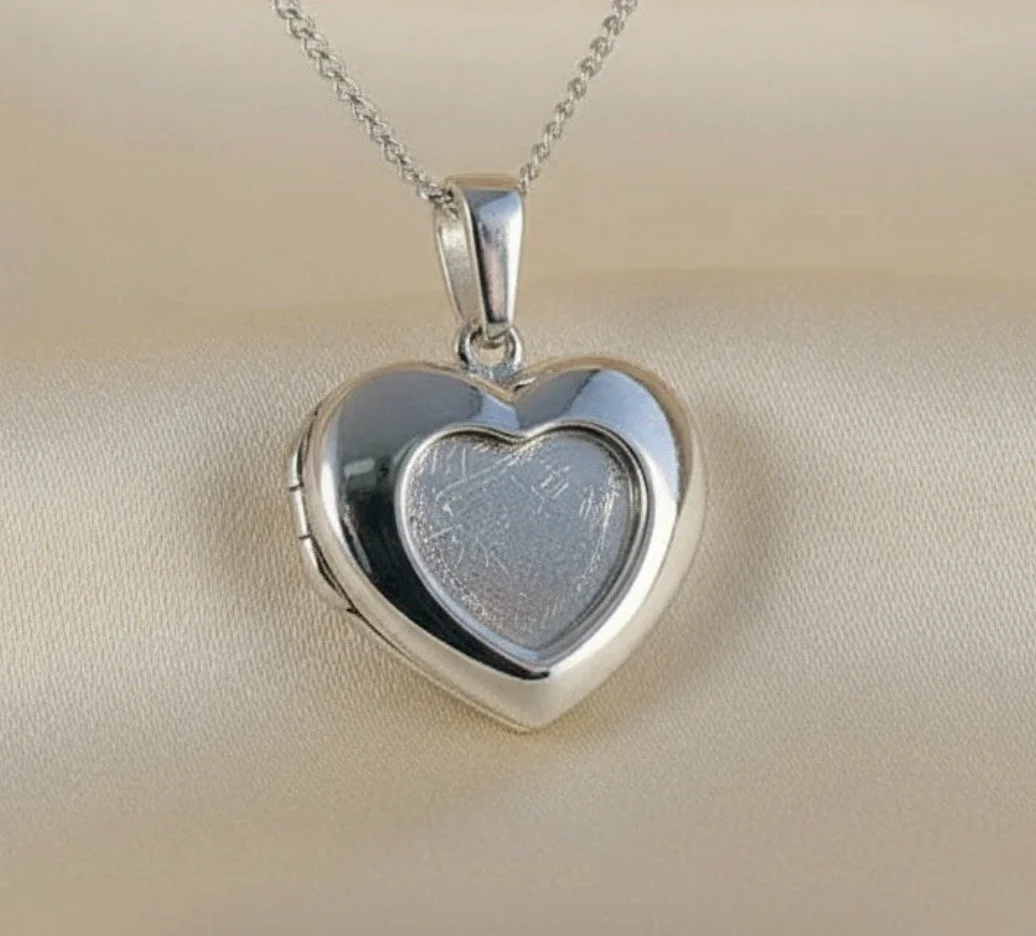 Heartfelt Keepsake Memorial Locket