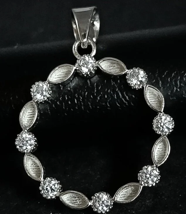 Sterling Silver Leaf & Stone Memory Pendant