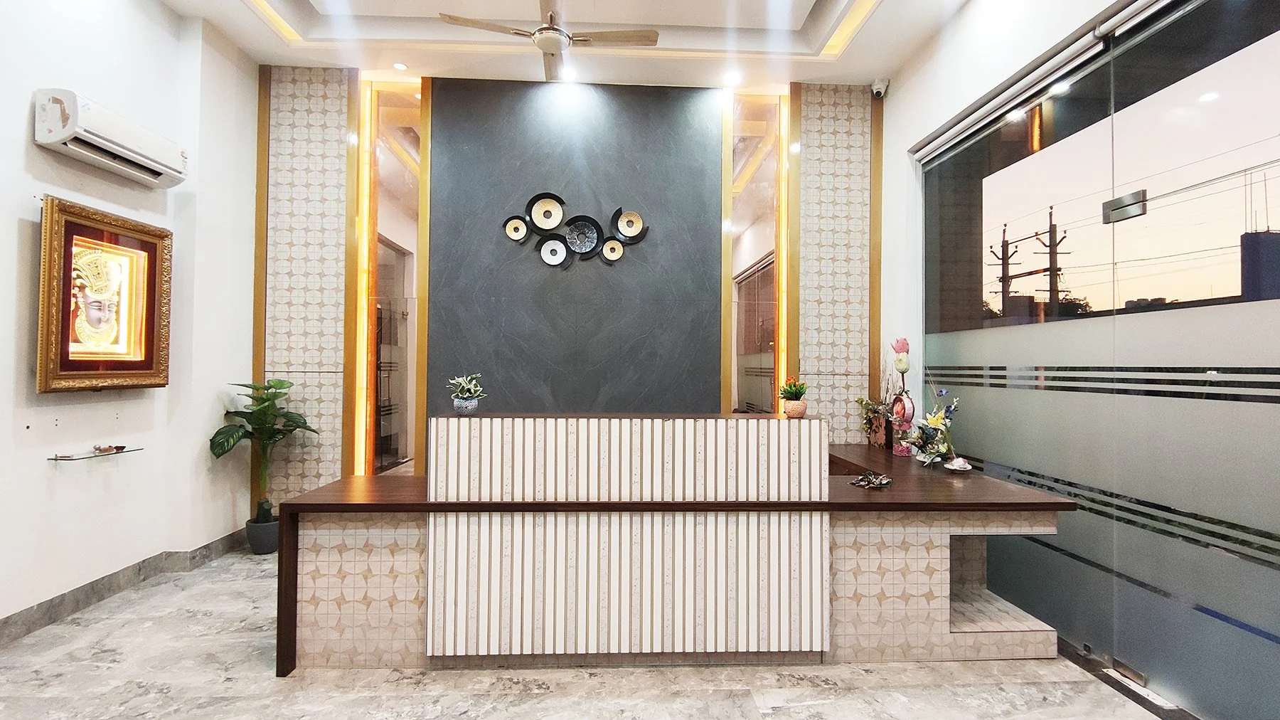 Entrance Lobby-1.jpg