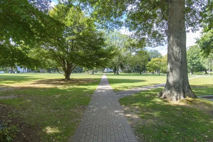 Unbundled PM - Investment Guides - Madison CT - Madison Town Green