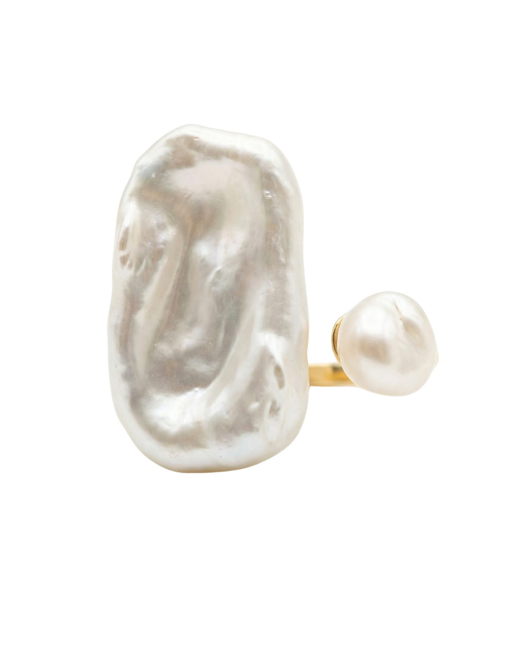 A ring with a large pearl and a smaller pearl, set in gold.