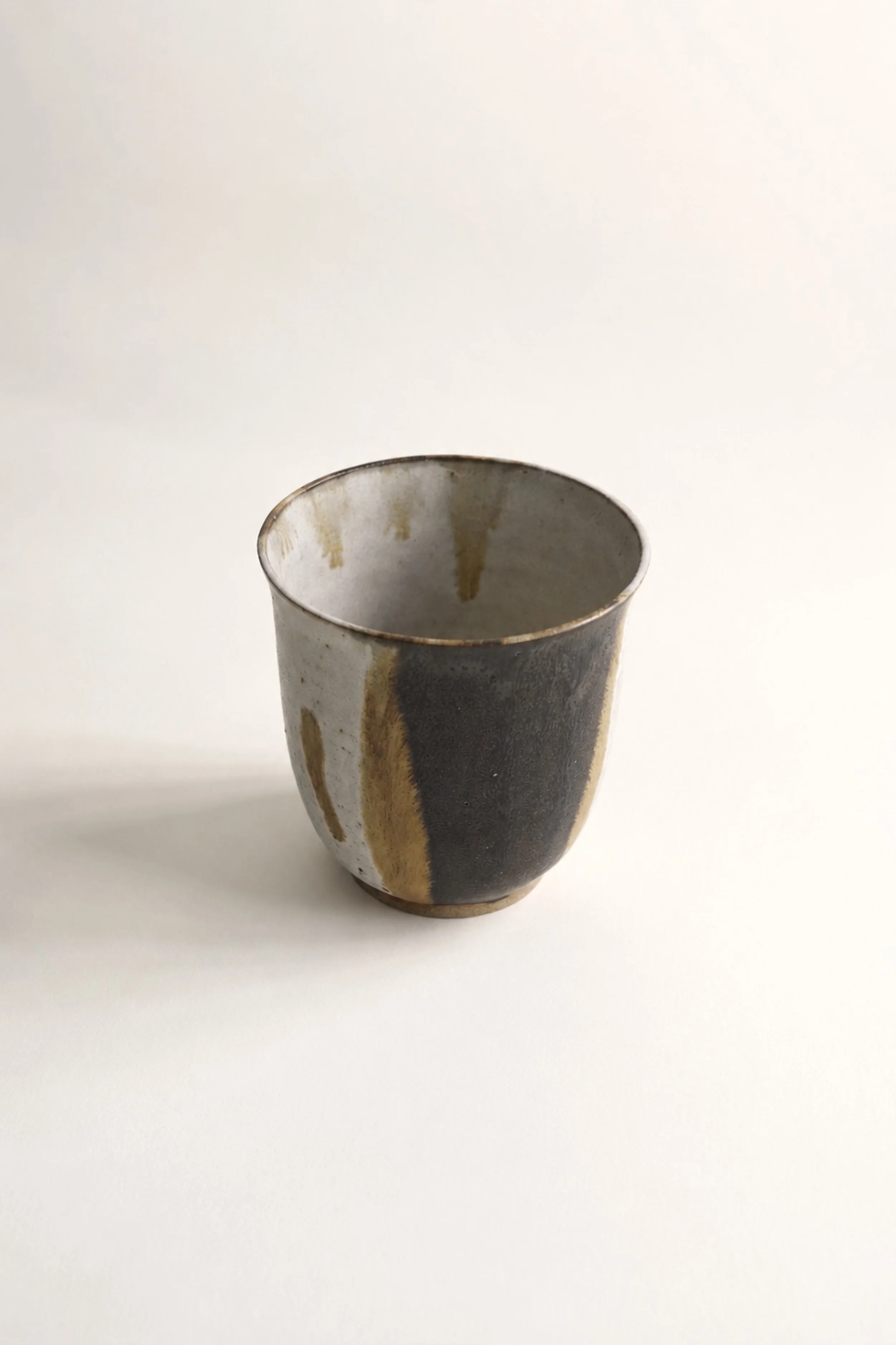 Raw On Palms Ceramics – Kage Matte White and Charcoal Black Stoneware Round Cup_01.webp