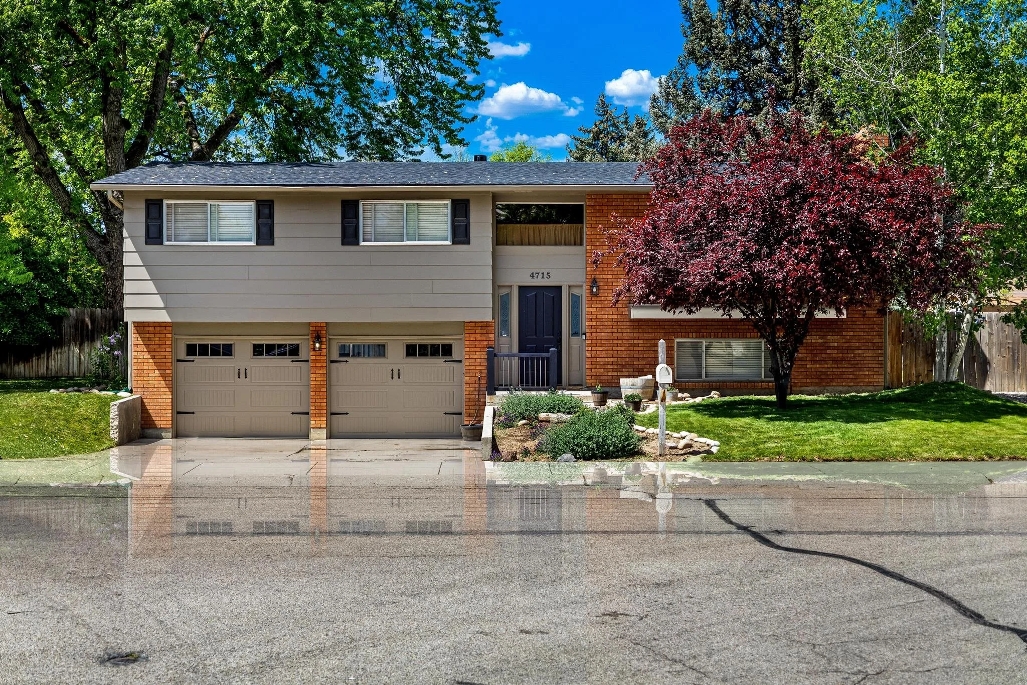 4715 N Sorrento
