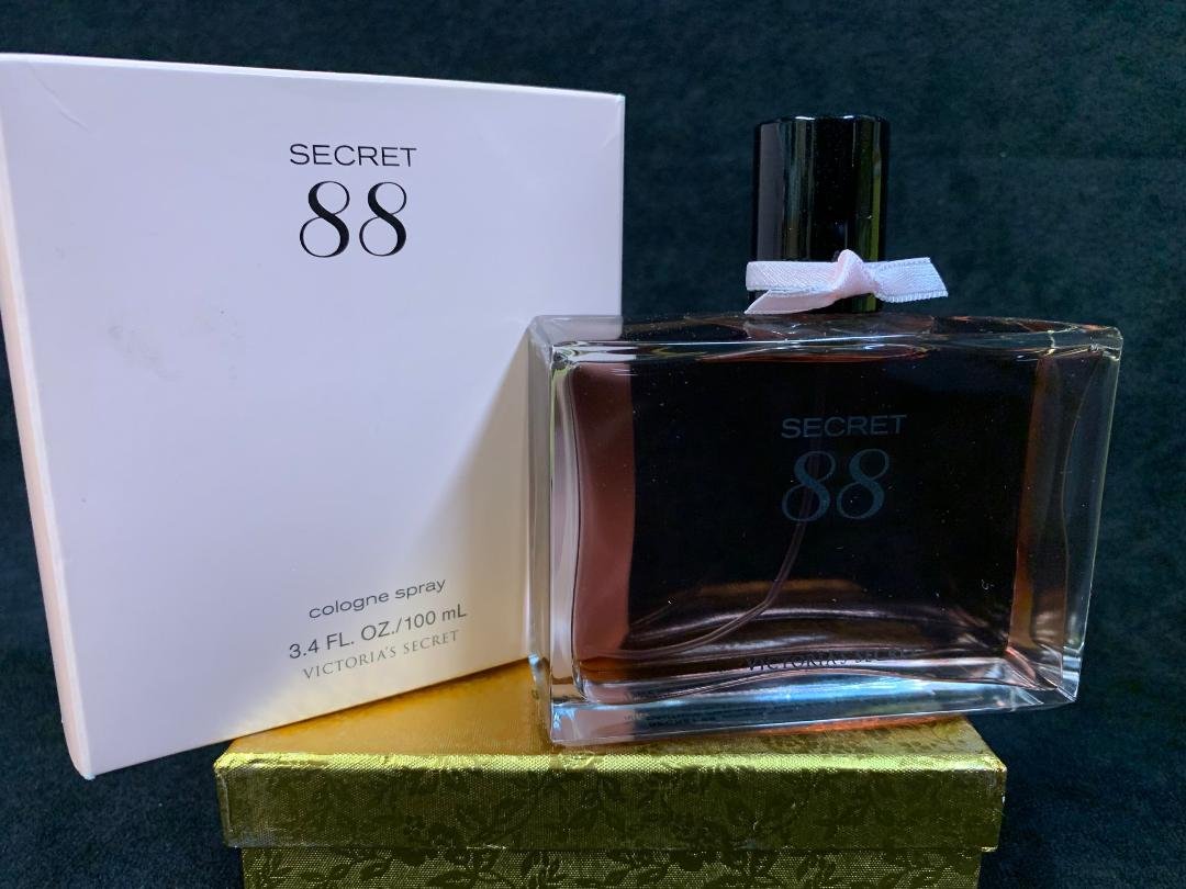 100ml Secret 88 Cologne Spray V. Secret  $359.jpg