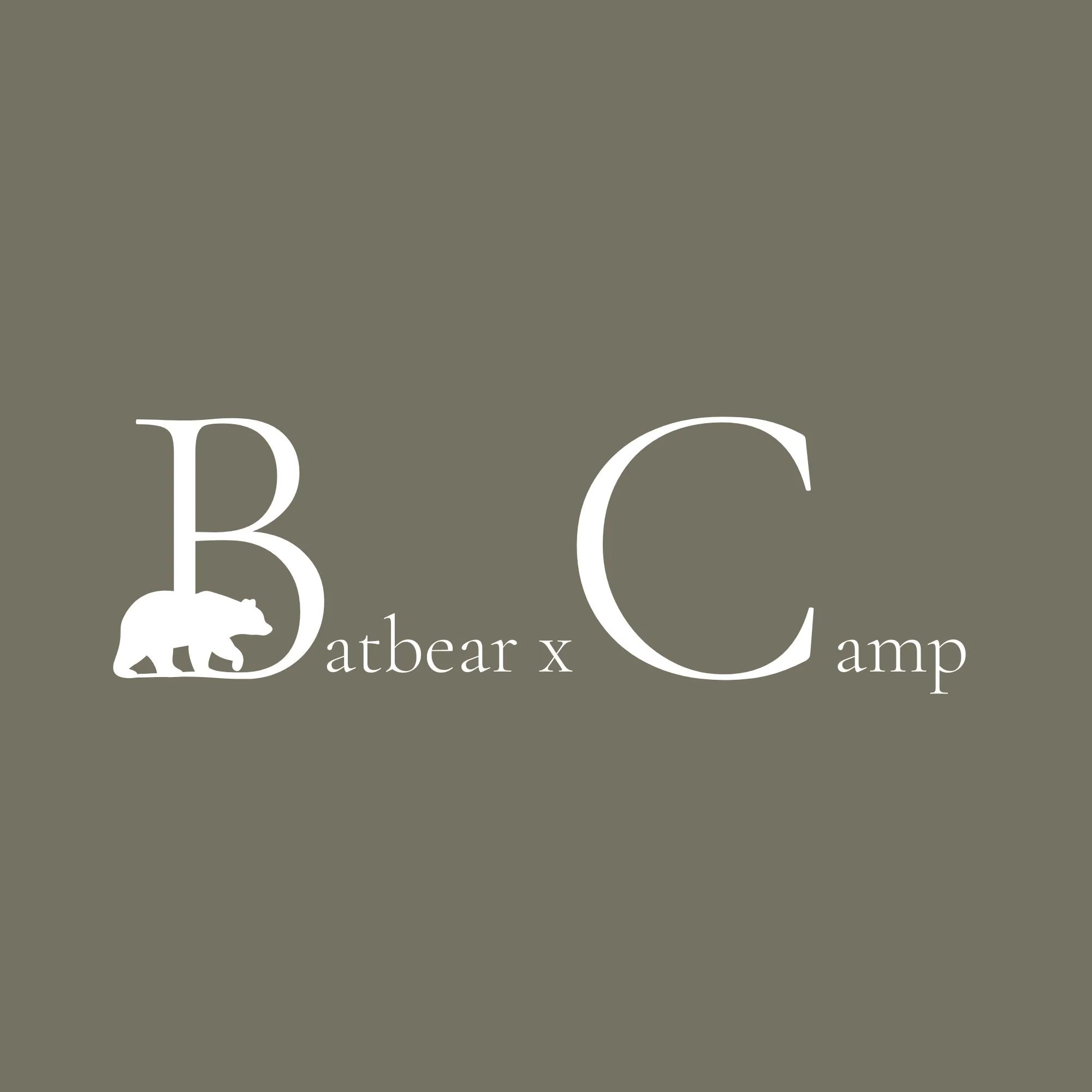 Logo Batbear X Camp avec monogramme BXC et silhouette d’ours minimaliste, gîte sportif premium en Provence.