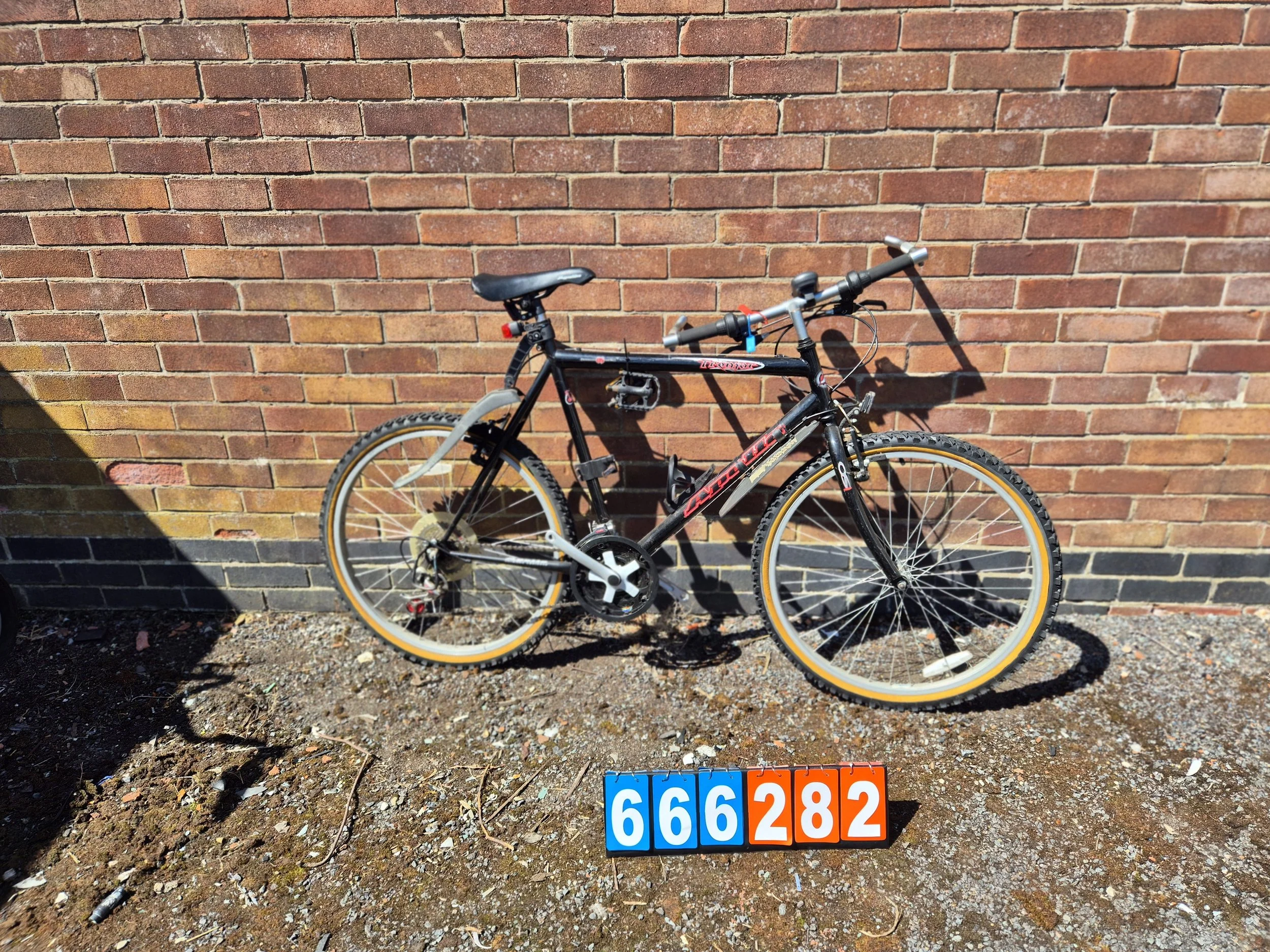 Apollo - Black, 23.5" frame