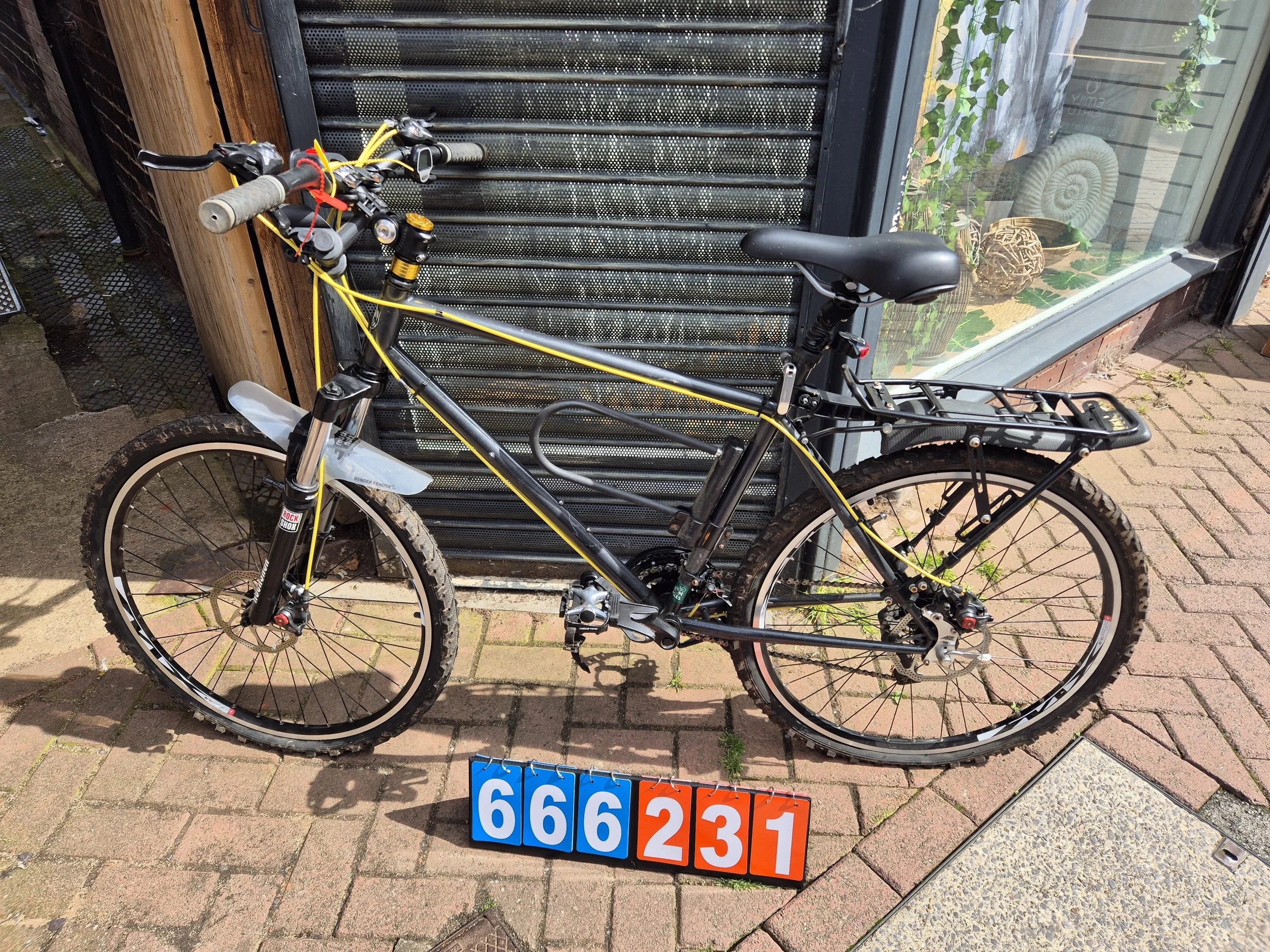 Mucky Nutz - Black, 20" Frame