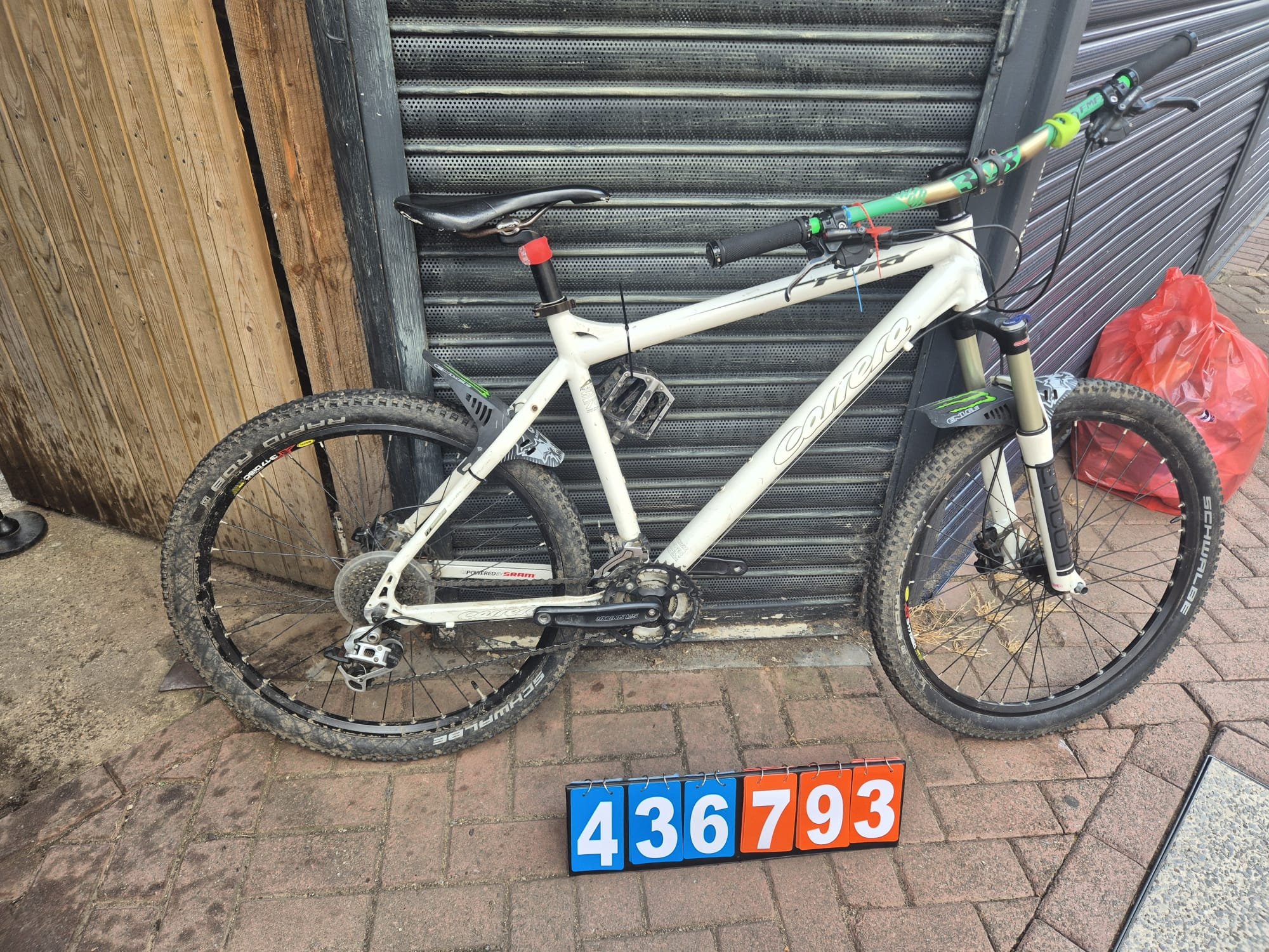 Carrera - White, 20" Frame
