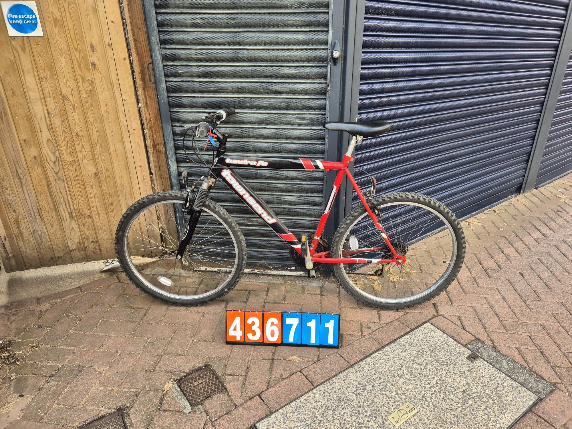 Townsend - Red & Black, 22.5" Frame