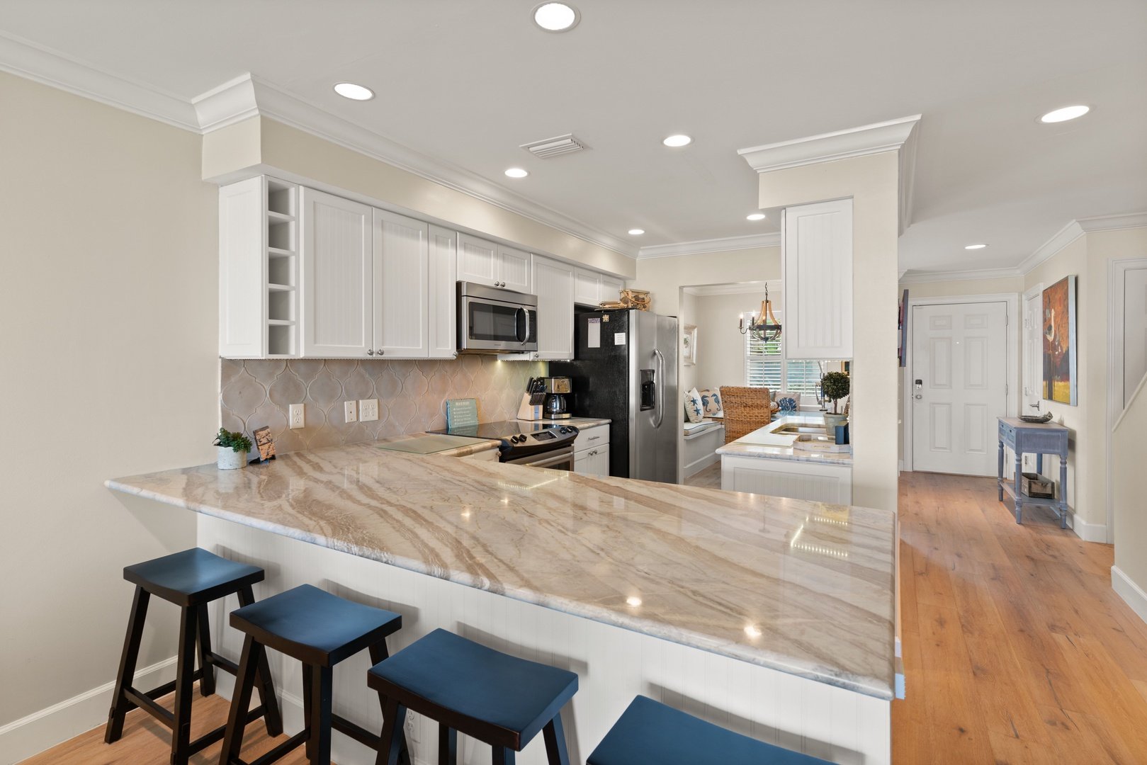 Large quartzite bar with seating for 4