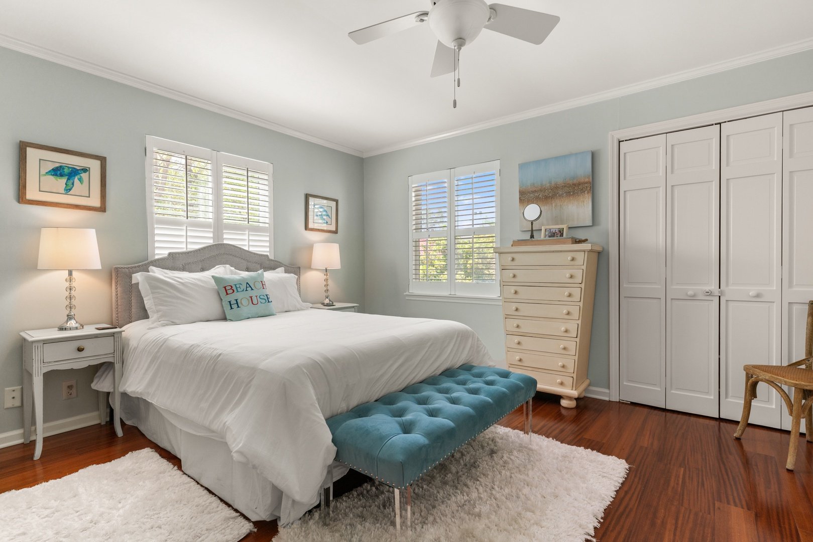 2nd floor guest room with queen bed