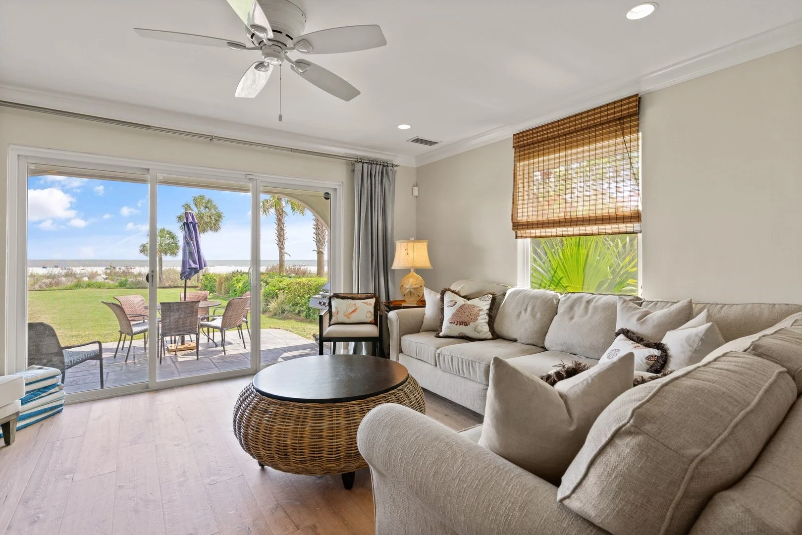Oceanfront Living room