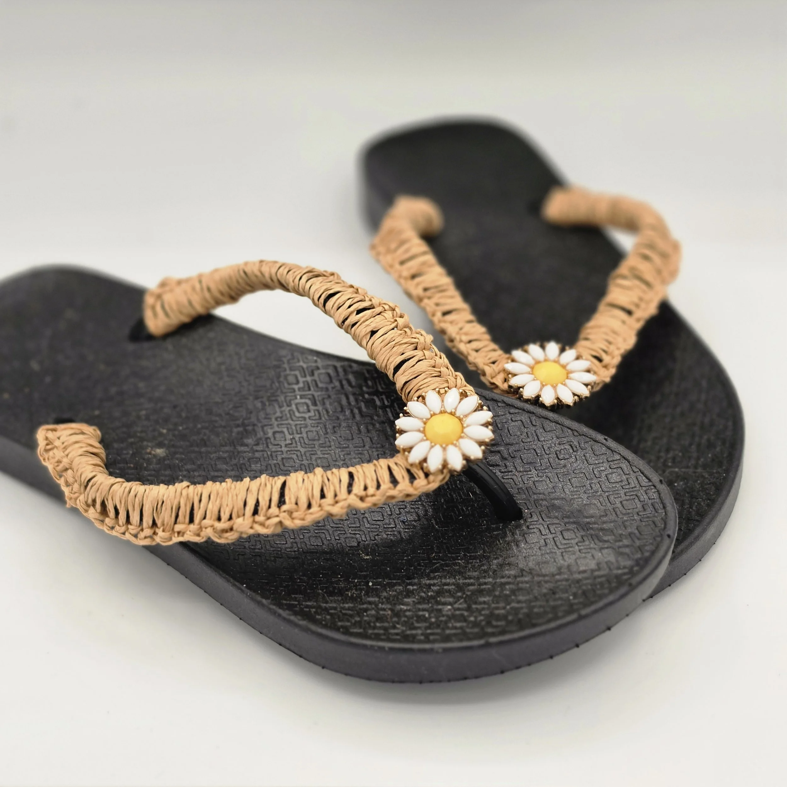 Raffia with sunflower