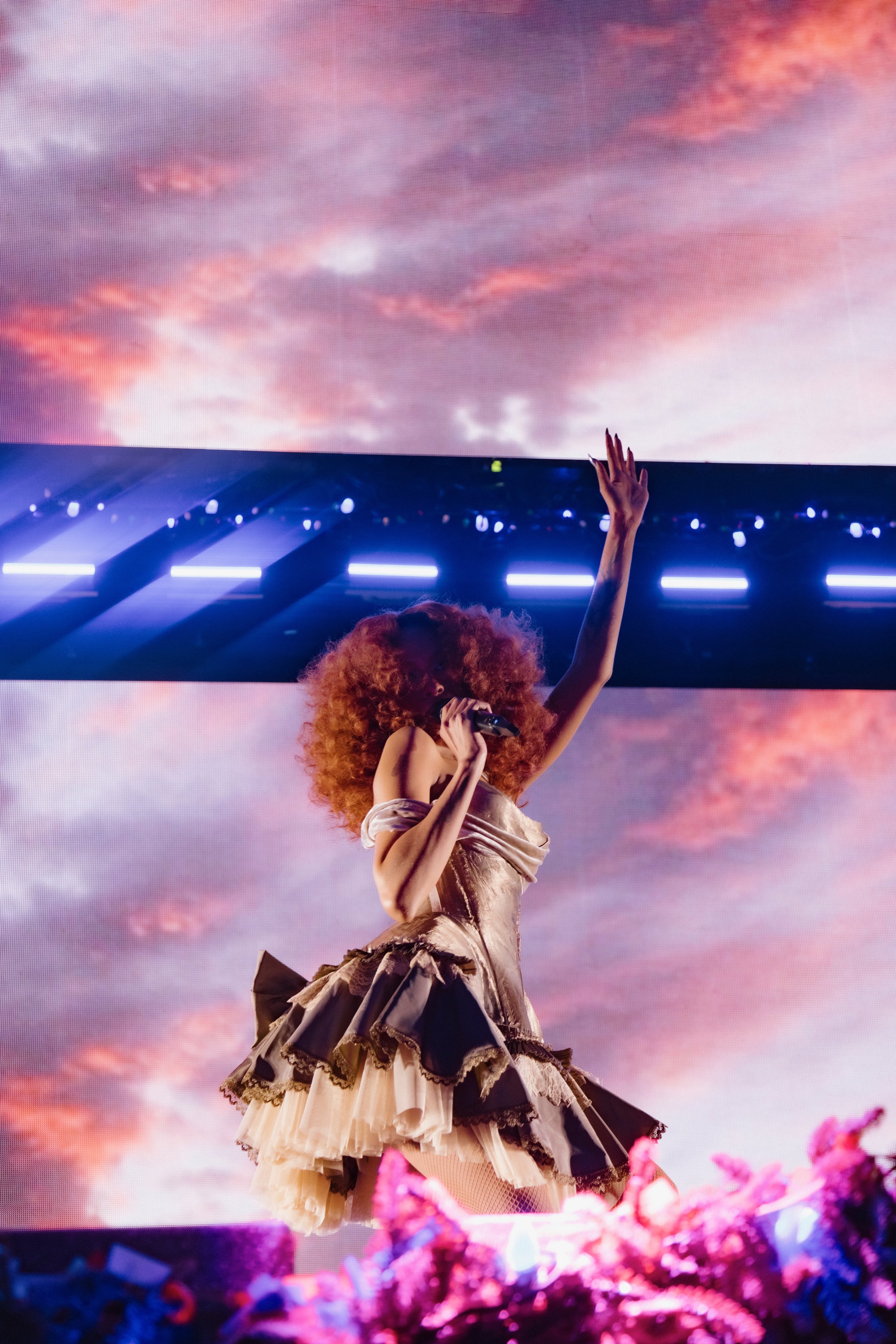 Ravyn Lenae at iHeart Radio Jingle Ball (2025)
wearing custom Andrew Curwen