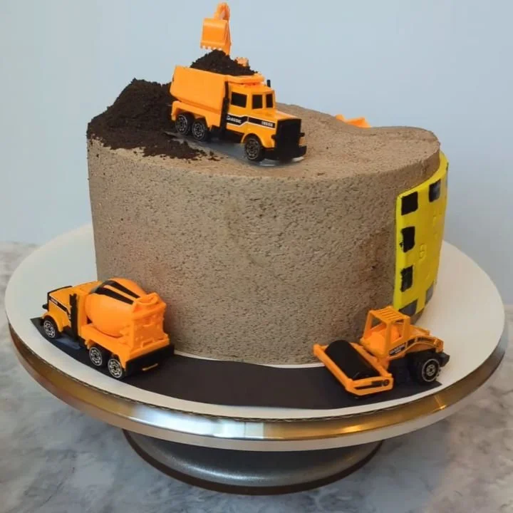 My latest creation for @cake4kids - this child's request was a Cookies N Cream cake with a construction truck theme. 🚧👷🏼&zwj;♂️🏗️
