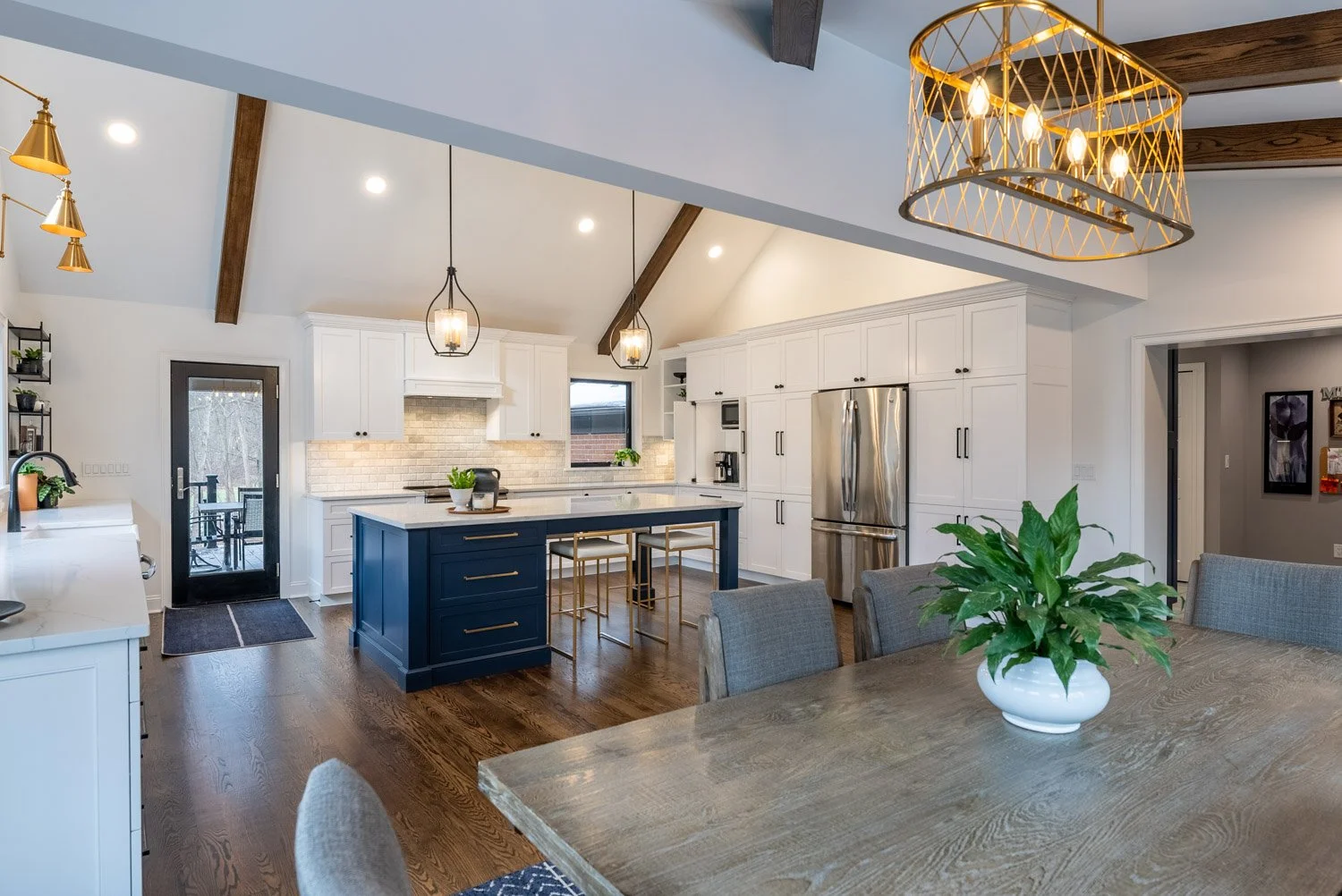 Kitchen 2.jpg
