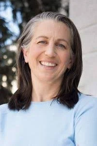 Woman with shoulder length brown hair