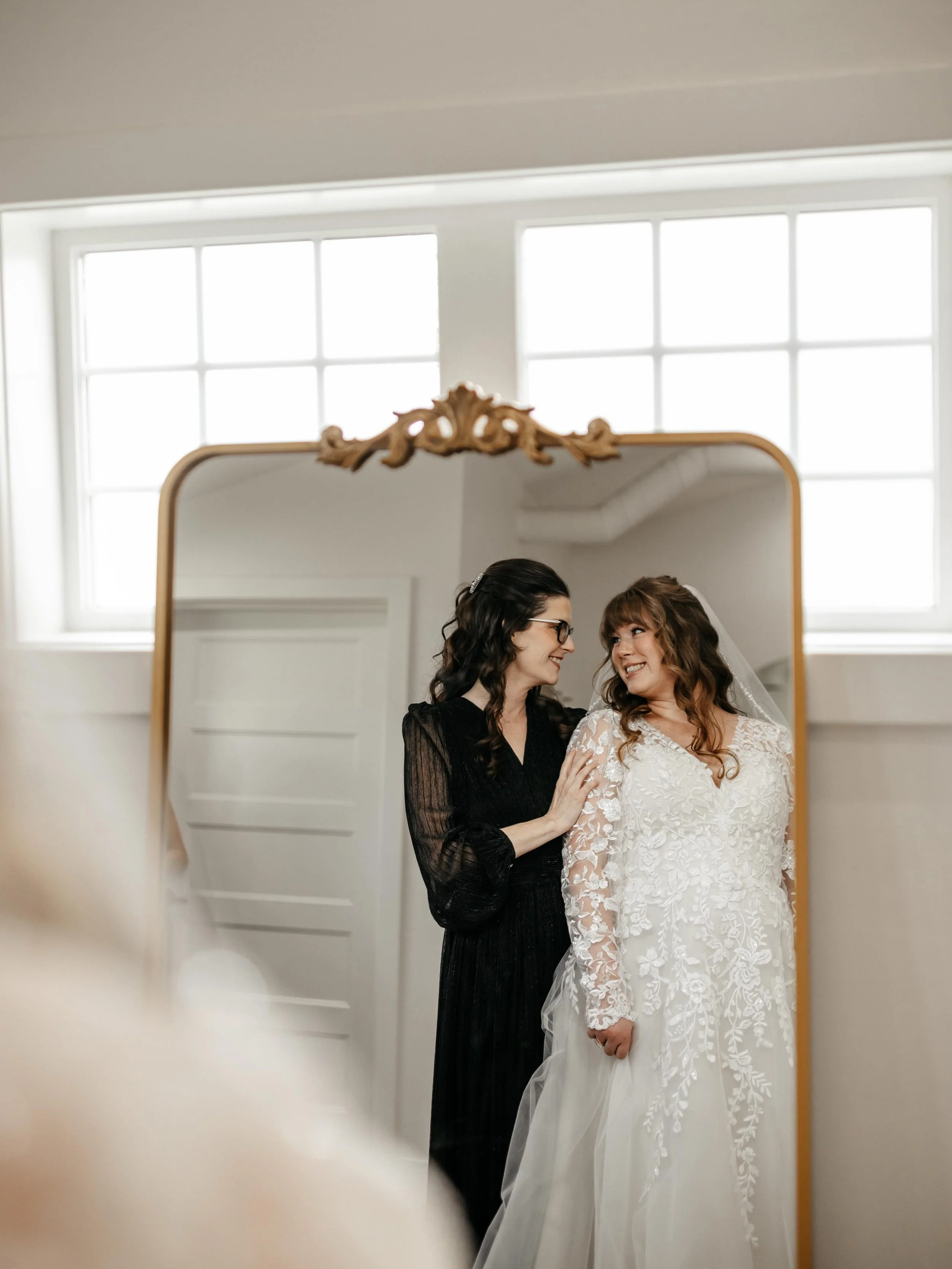 Wedding days can be unpredictable with weather but this bride did amazing with making the most of a very windy day ! So grateful to have been able to photograph so many weddings this year 🤍  #idahophotographer #weddingphotography #weddingphotographe