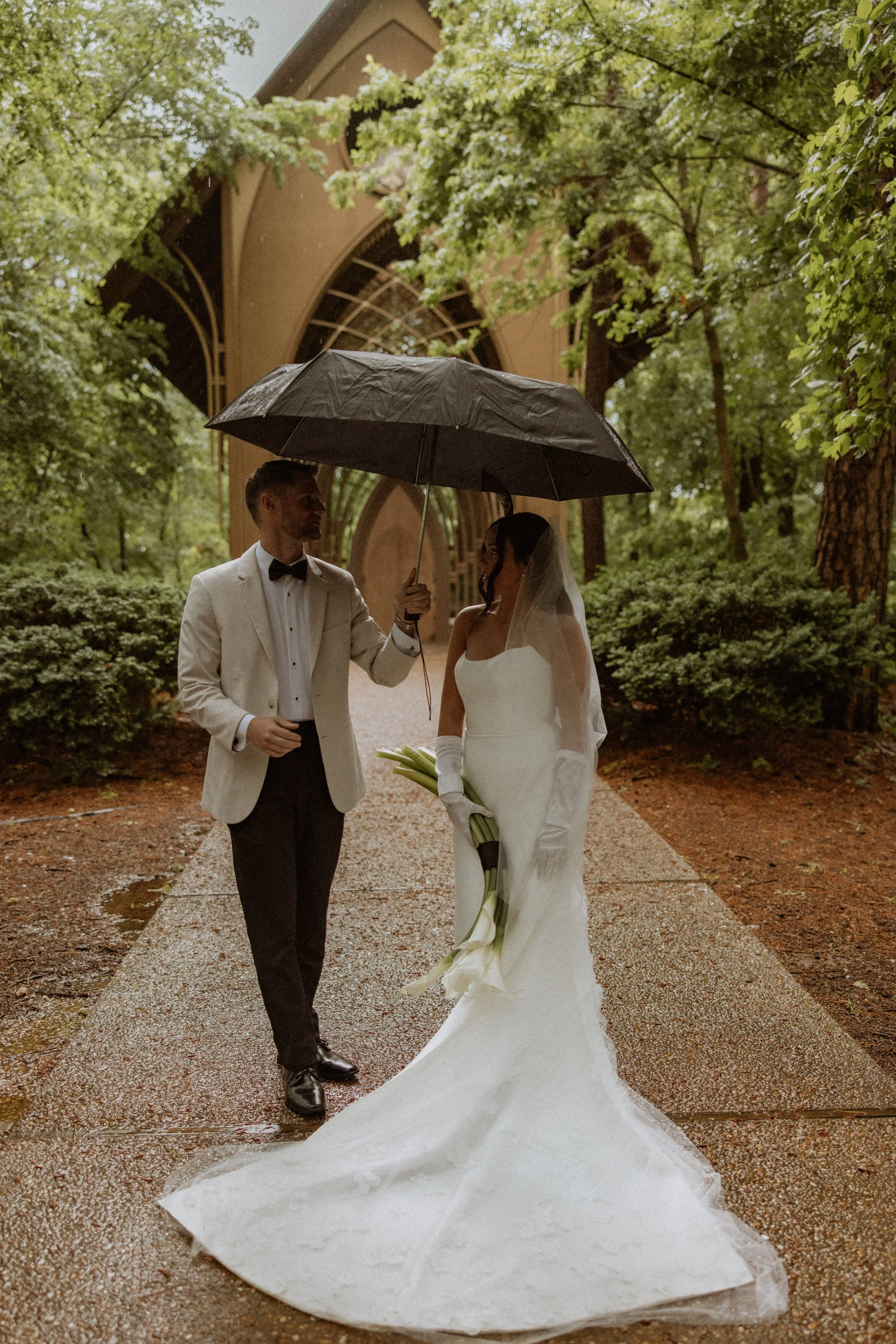 Lacey and Garrett’s Rain-Soaked Bentonville Wedding, From a Glass Chapel to 21c