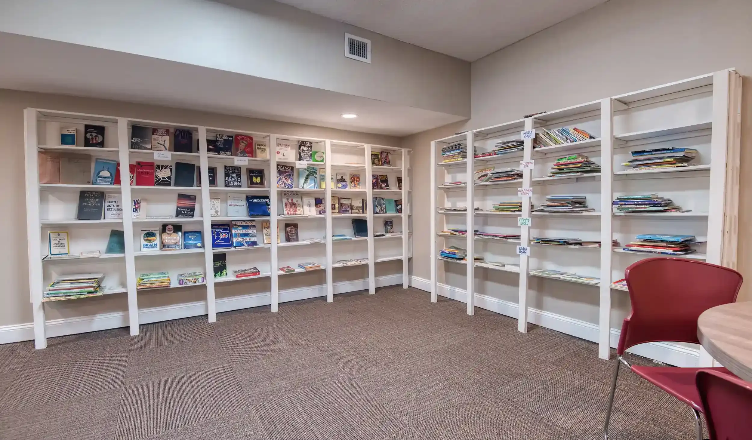 Library (Shelves) – Residents can choose from a wide selection of books in the library.
