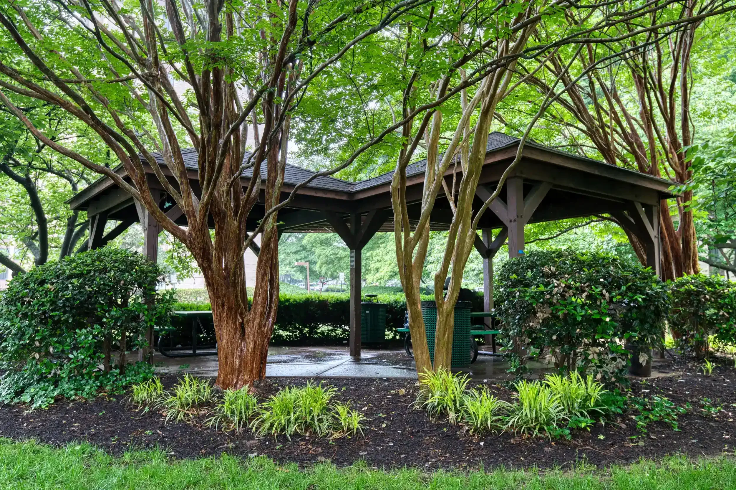 Gazebo – Residents can use the gazebo and barbecue area for free, with grills available on a first-come, first-served basis.