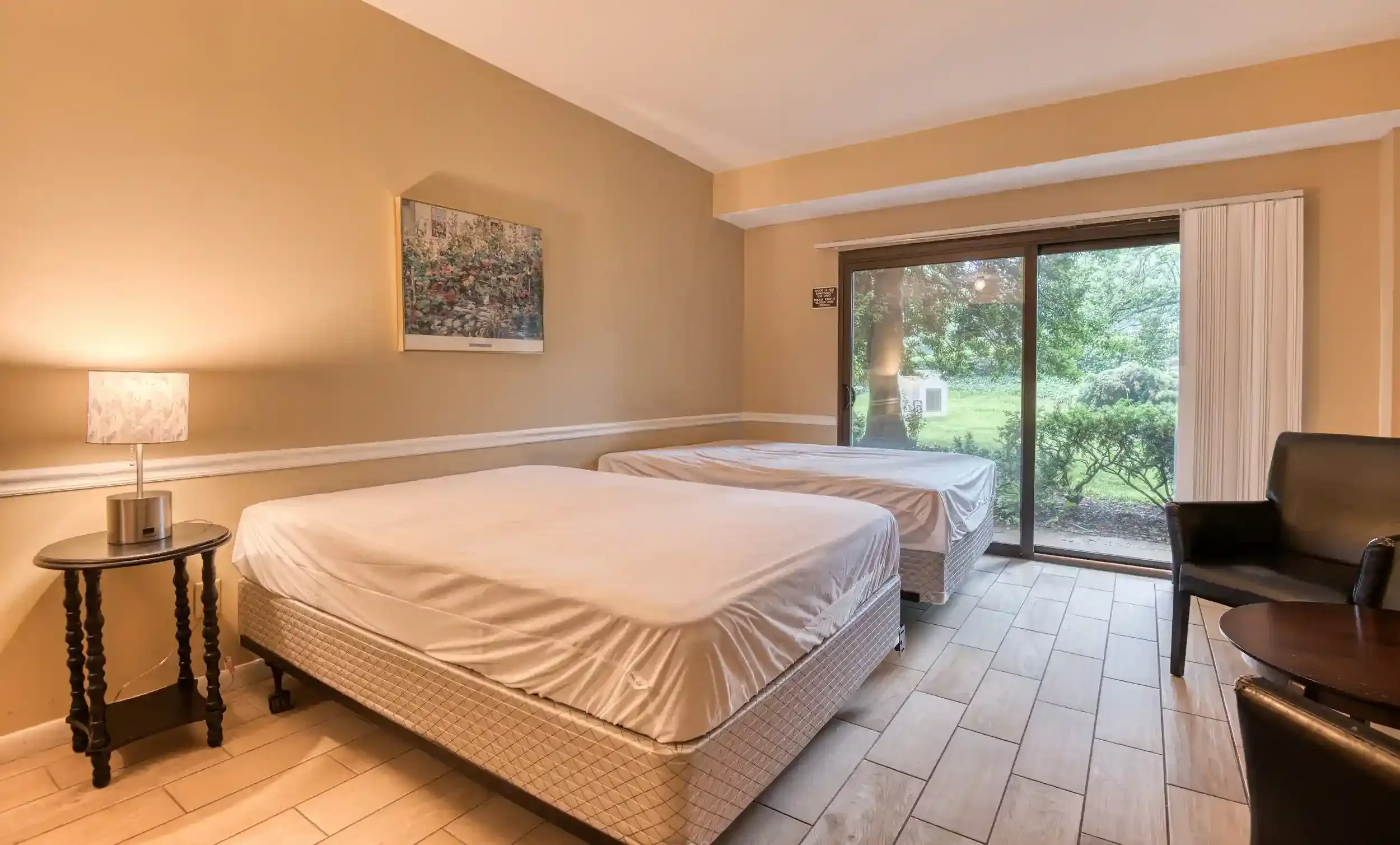 Guest Room – The Carlyn provides a guest room for residents’ visitors, offering a comfortable and convenient alternative to a hotel.