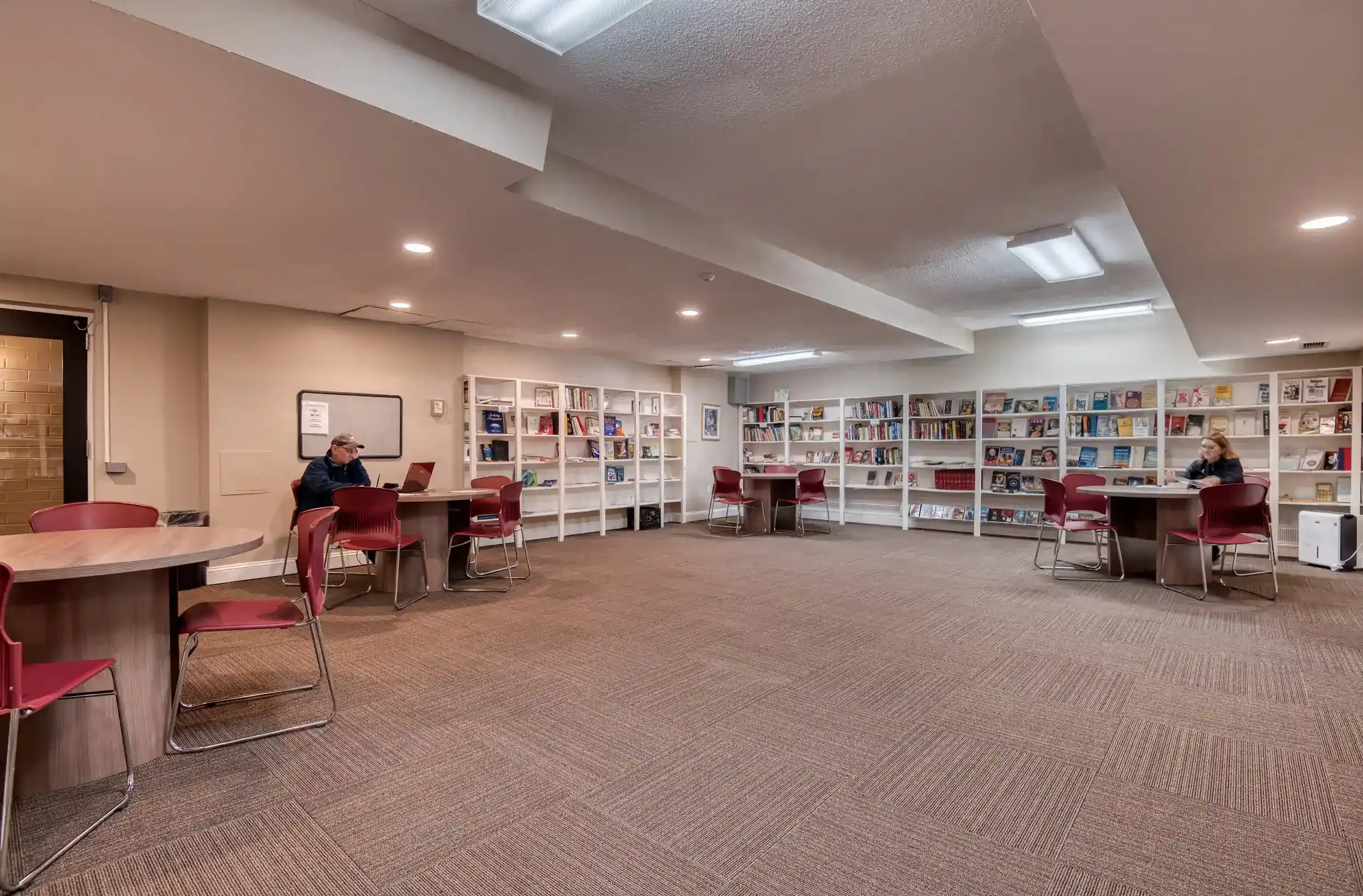 Library (Seating Area) – The Manchester’s library provides a quiet space for reading, studying, or relaxing. 