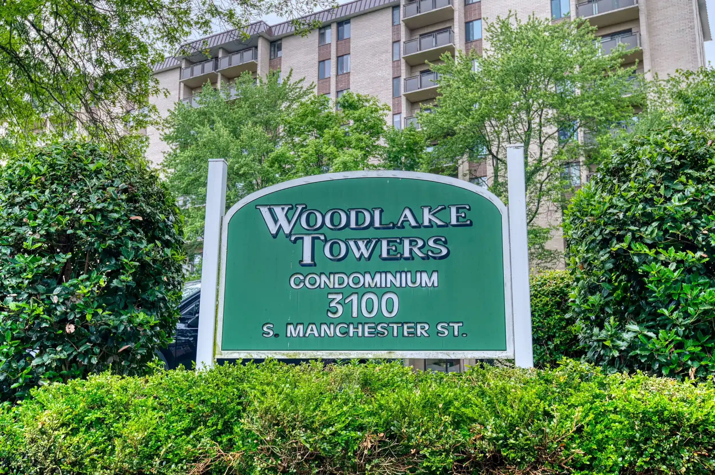 Woodlake Towers Condominium sign
