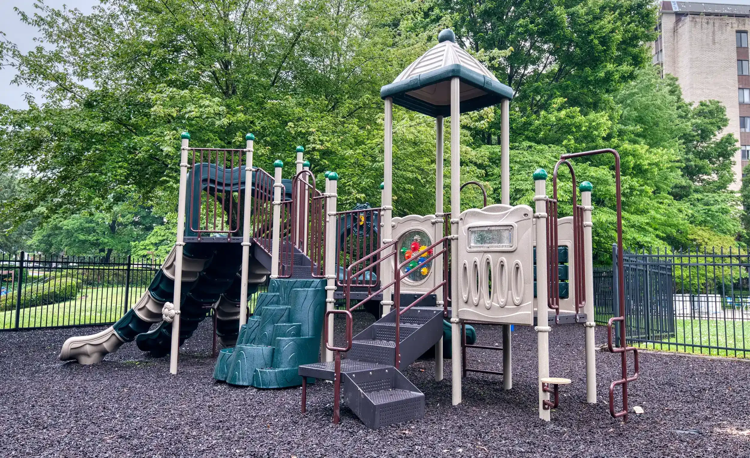 Playground – A shaded playground offers a fun and safe space for children and visiting grandchildren to play on-site.