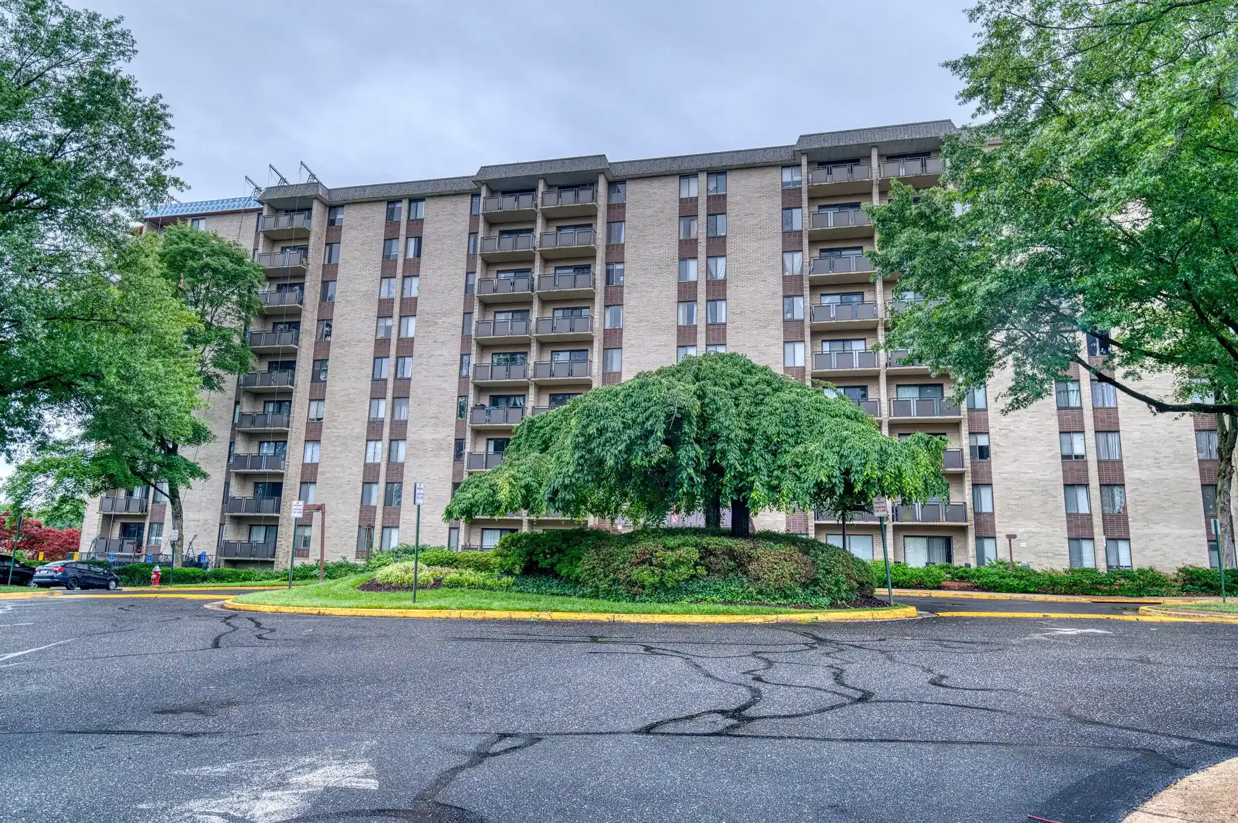Exterior/Parking Lot – The Arlington is located in a landscaped community with convenient parking for residents just outside.