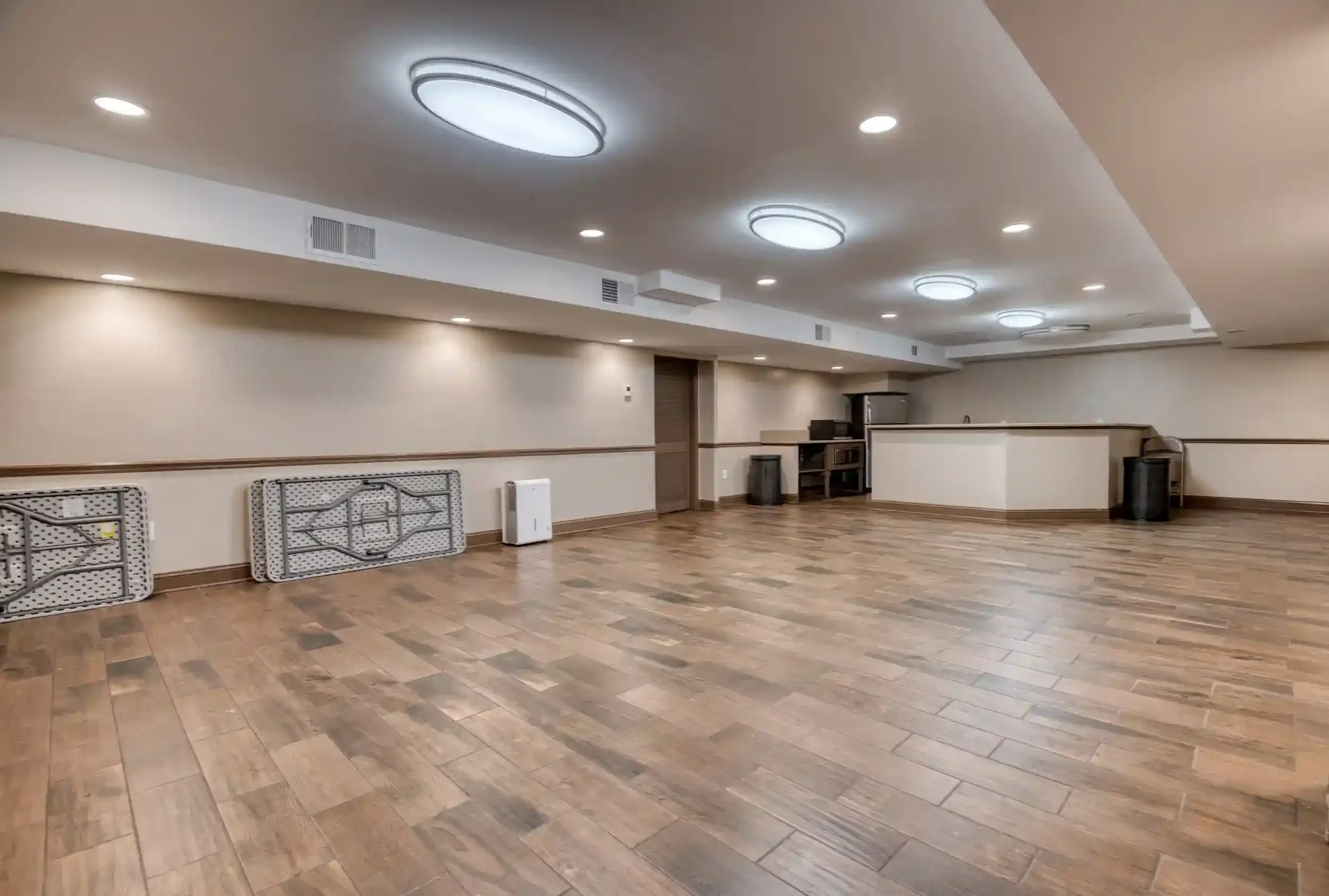 Party Room – The Arlington’s party room can host up to 40 people and is available for private resident events.