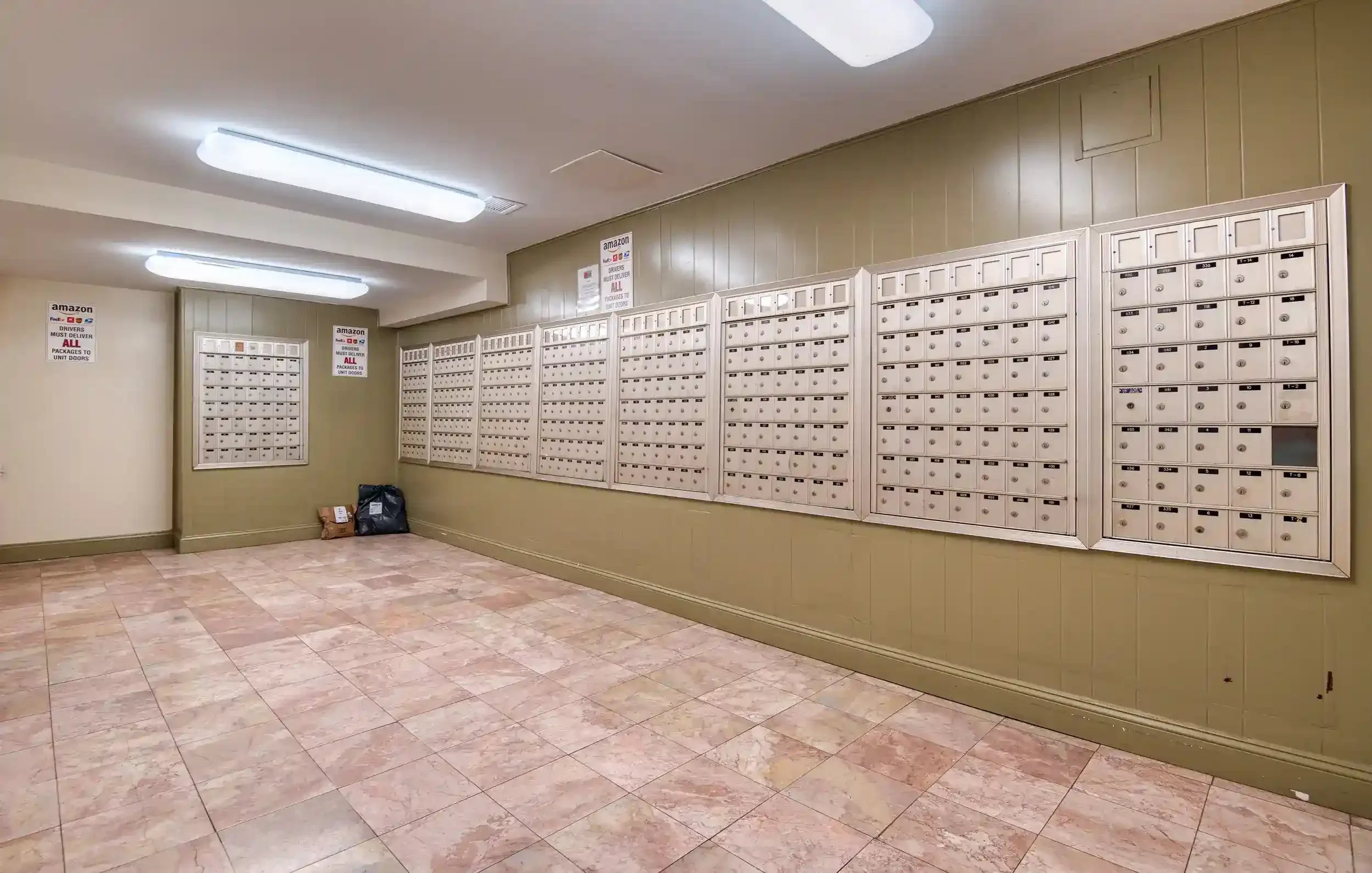 Mailroom – A dedicated mailroom keeps resident mail organized and secure. 