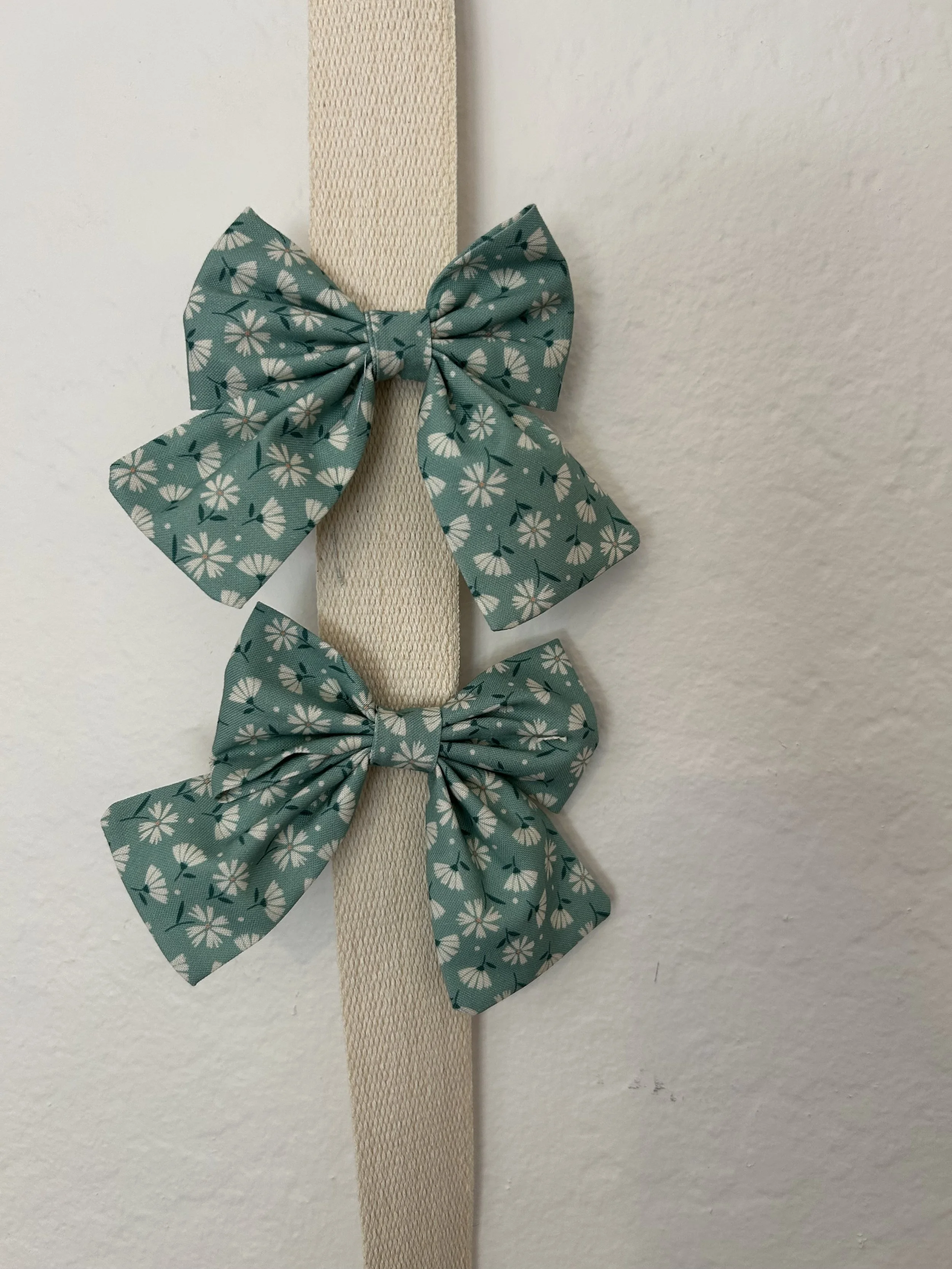 Teal Daisy Hairbow