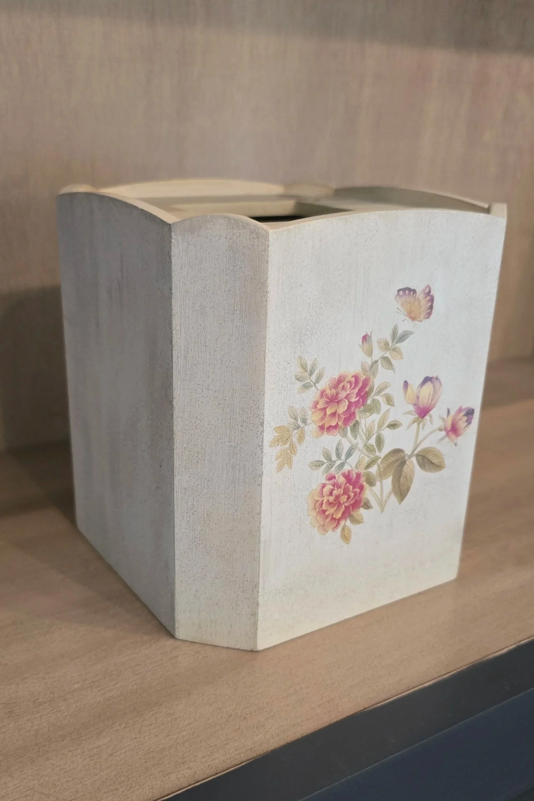 Pretty Vintage Tissue Box Holder