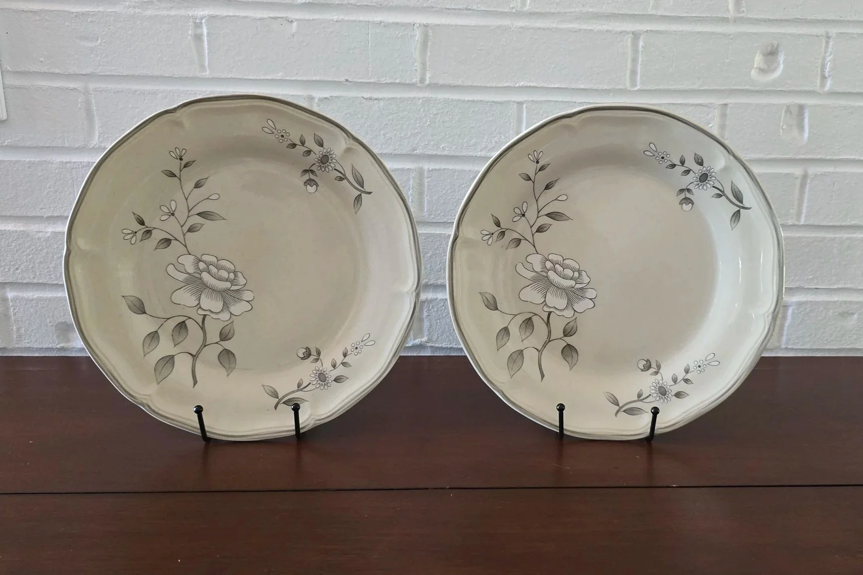 Set of 2 - Southampton Stoneware Rose Plates