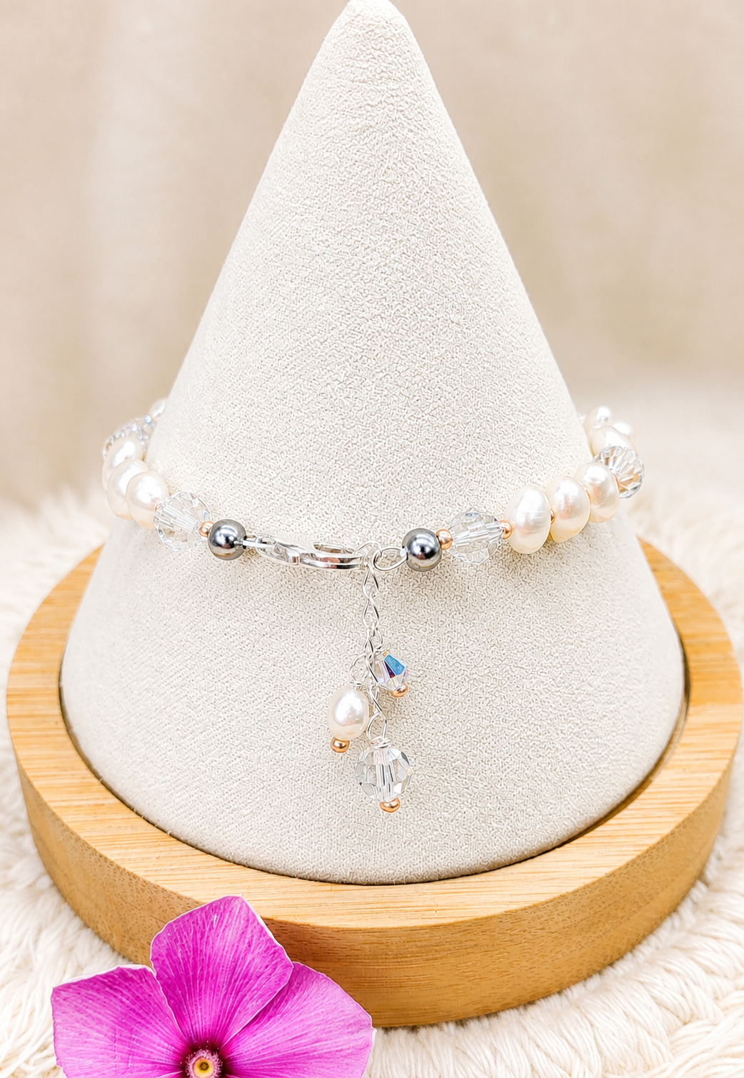 single pearl crystal bracelet enh 1.png