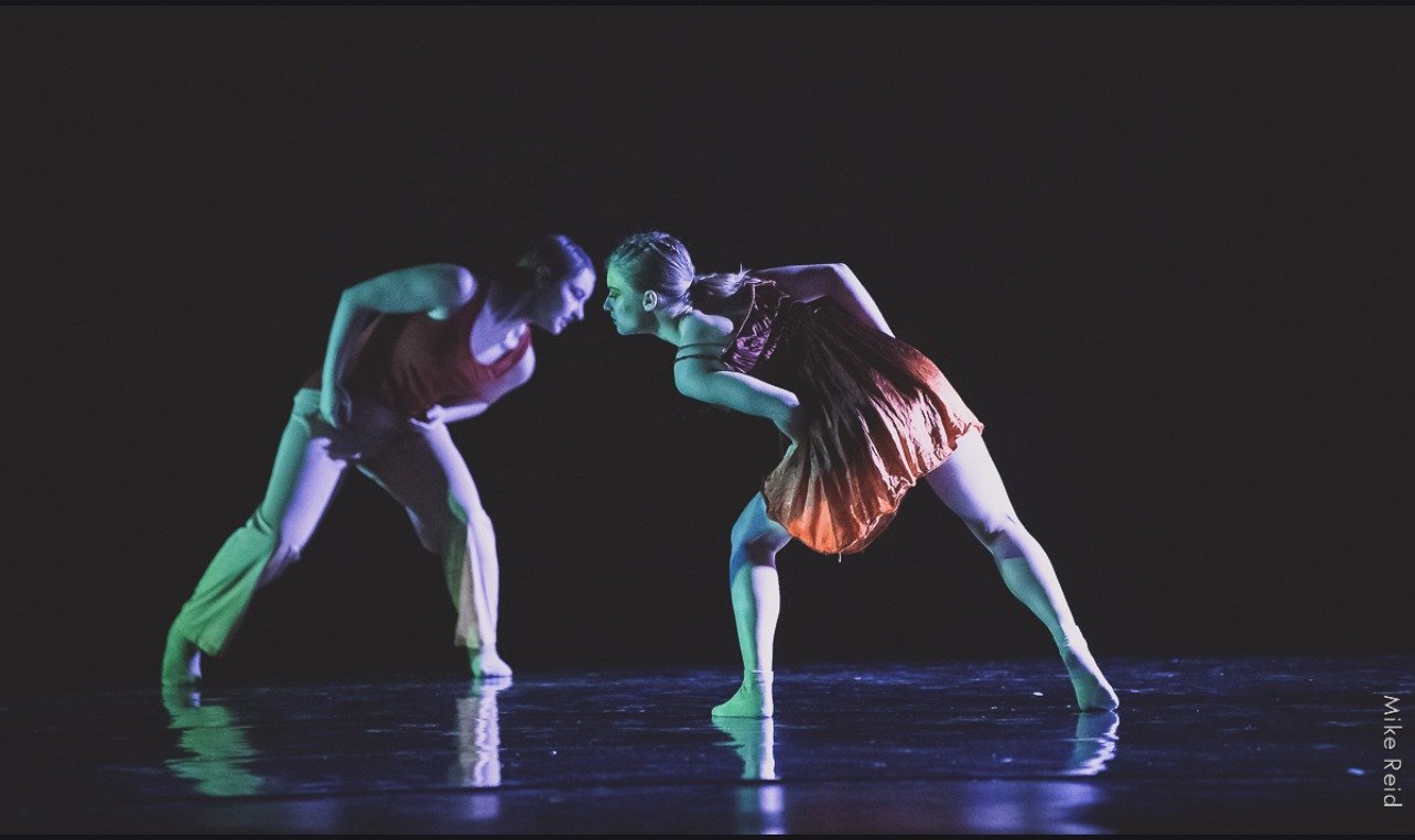 56-dance-green-amber-duet.jpg