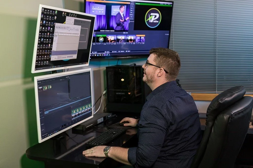 Jacob running a virtual session: multi screen switching, playback and stream