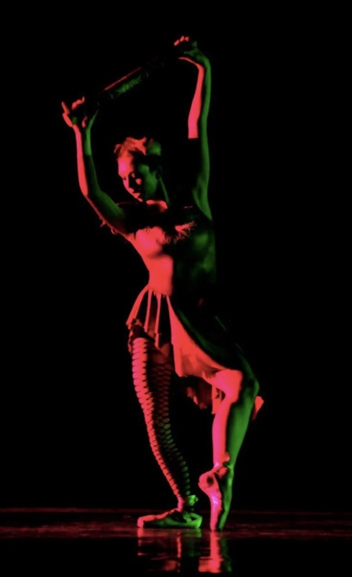 59-dance-red-green-solo.jpg