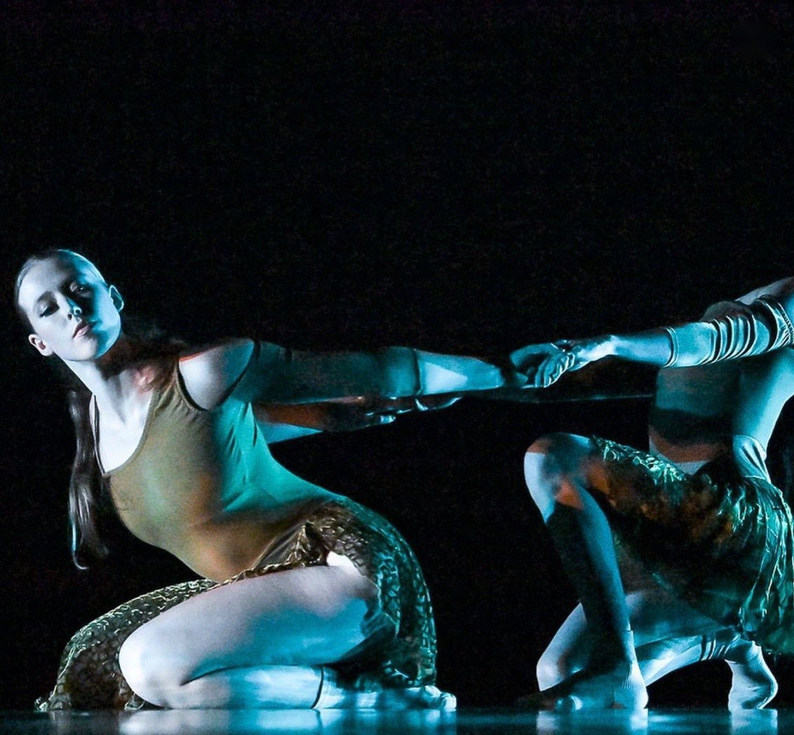 52-dance-teal-floor-duet.jpg